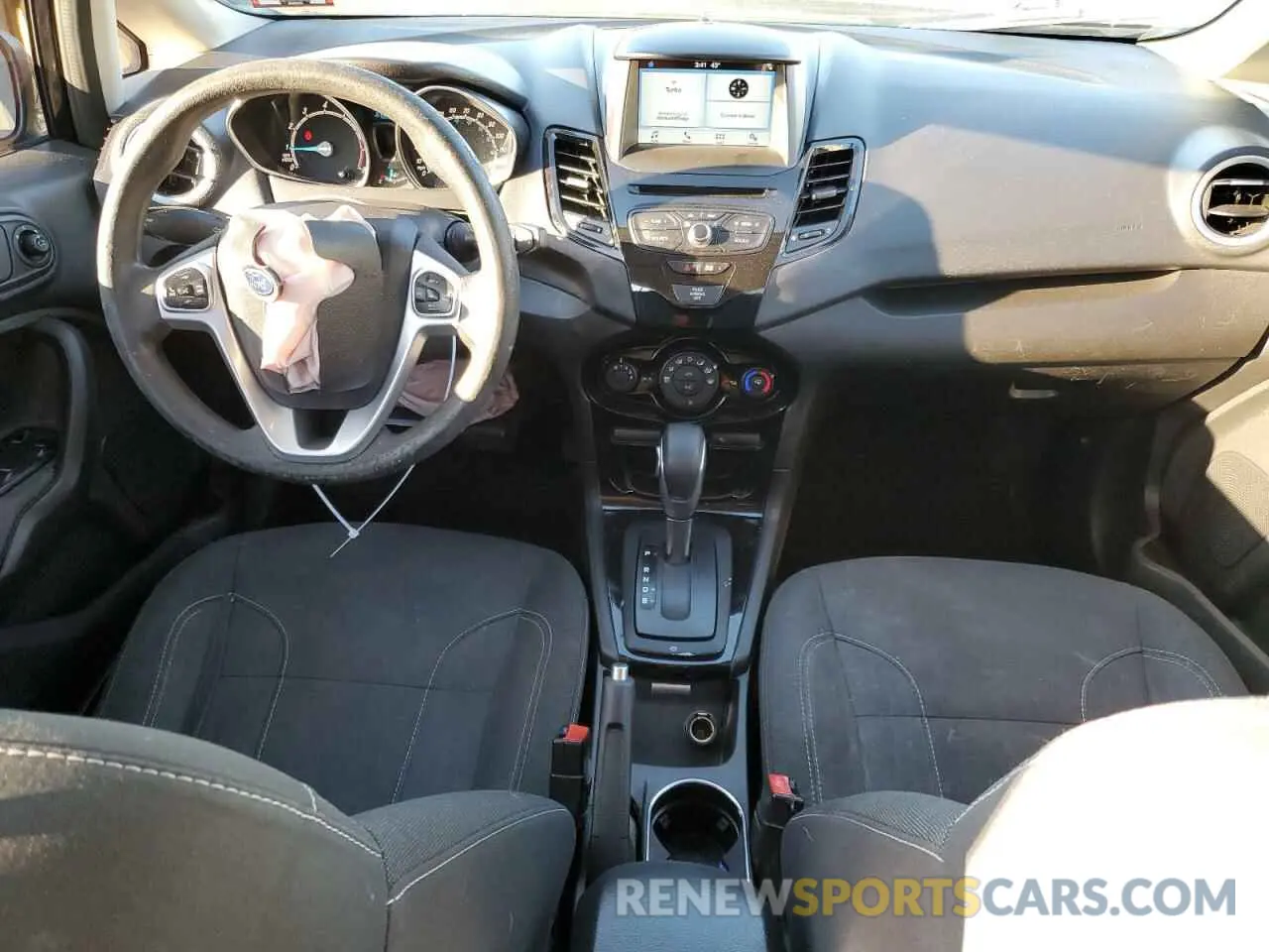 8 fotografías del automóvil dañado 3FADP4BJXKM135891 FORD FIESTA 2019