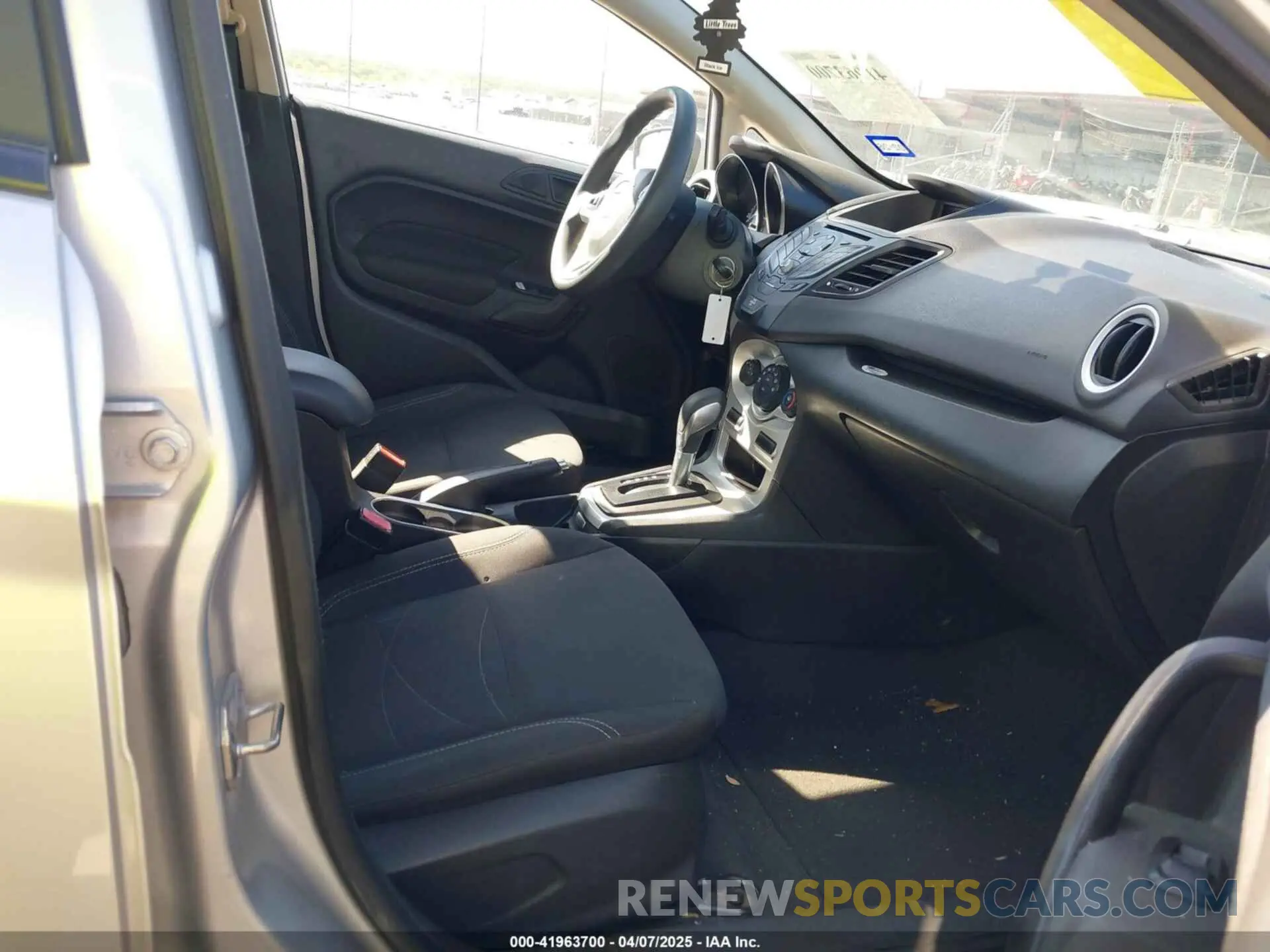 5 fotografías del automóvil dañado 3FADP4EJ0KM118870 FORD FIESTA 2019