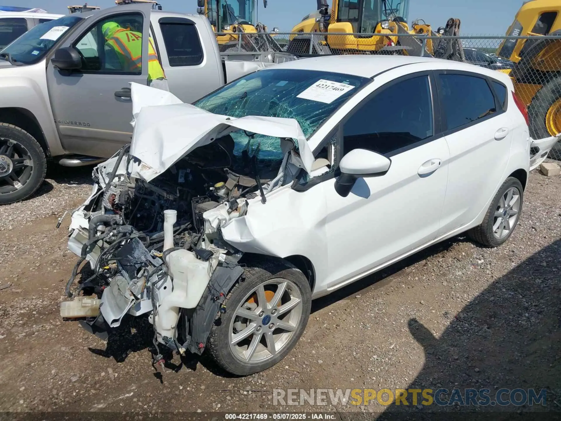 2 fotografías del automóvil dañado 3FADP4EJ1KM144362 FORD FIESTA 2019