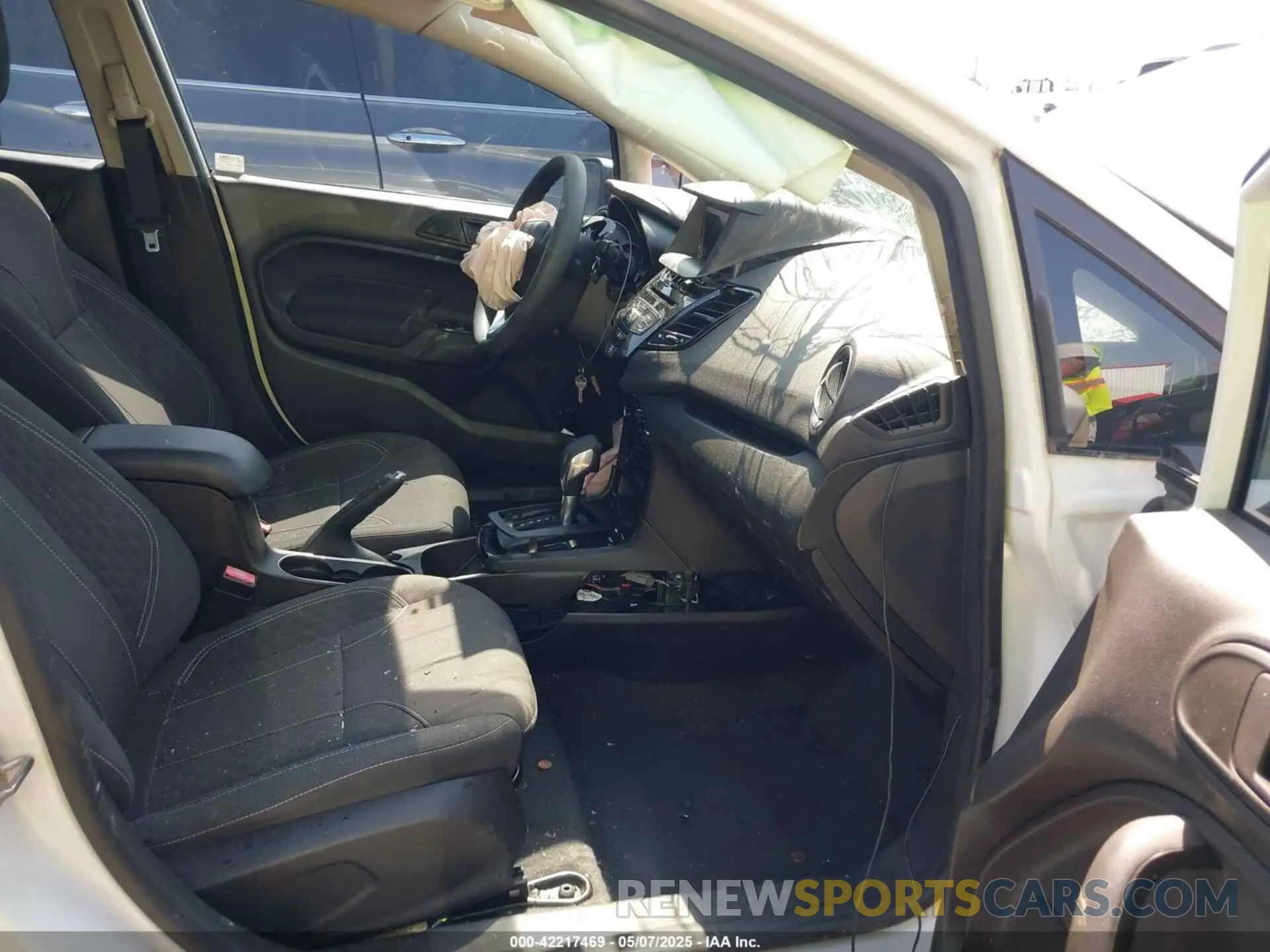 5 fotografías del automóvil dañado 3FADP4EJ1KM144362 FORD FIESTA 2019