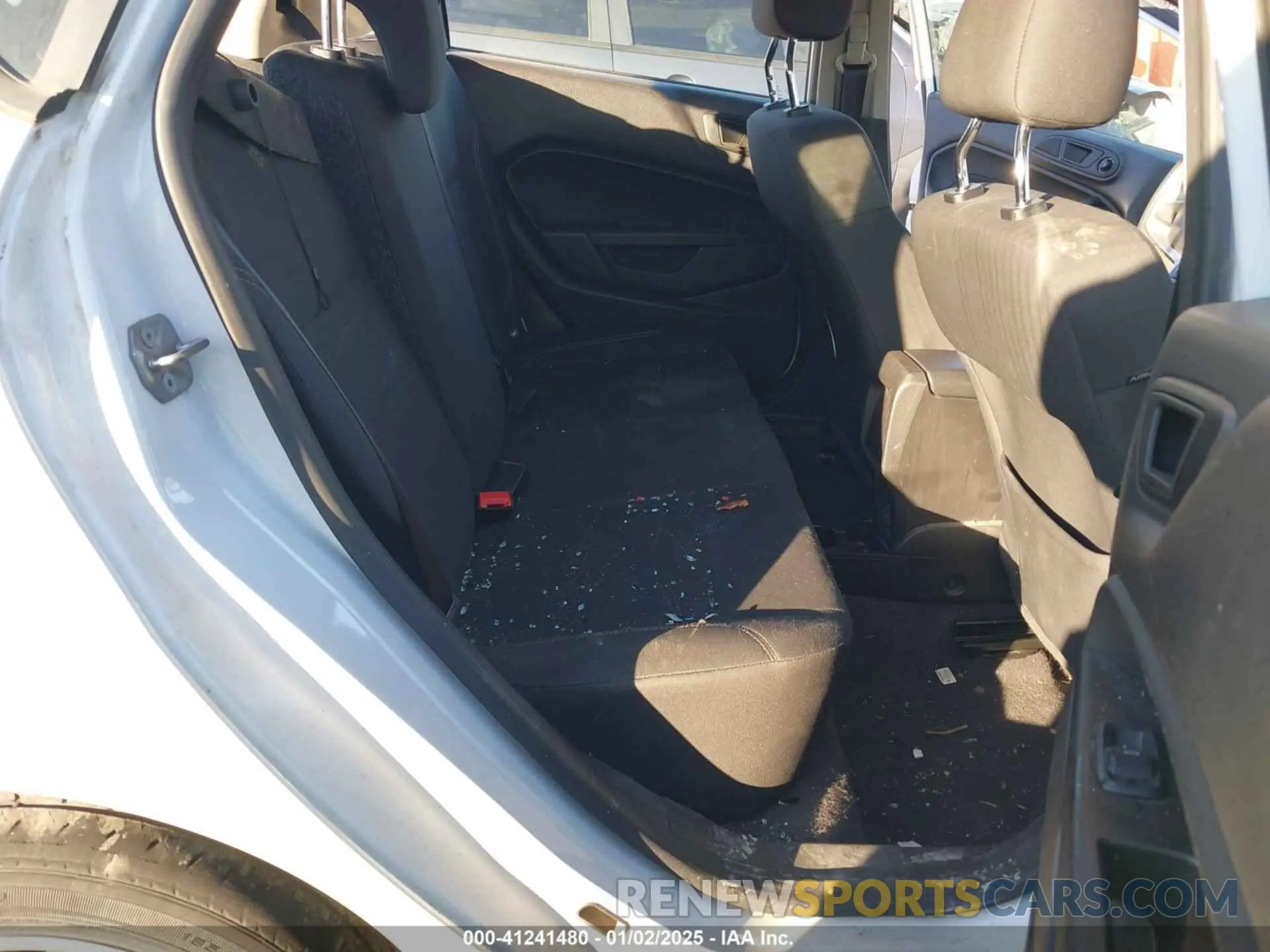 8 fotografías del automóvil dañado 3FADP4EJ1KM156883 FORD FIESTA 2019