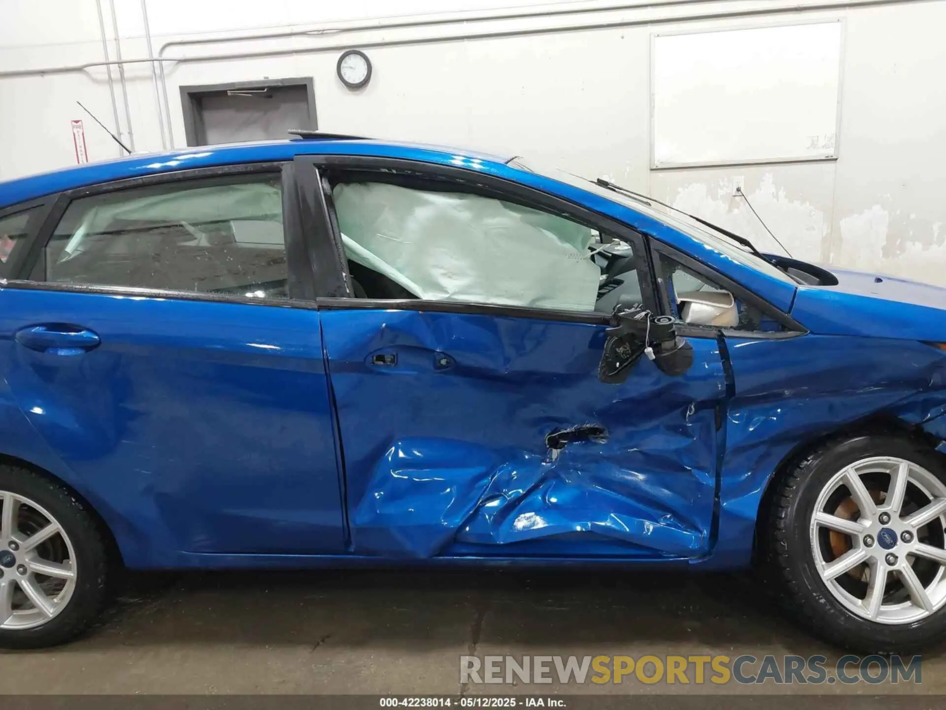 12 fotografías del automóvil dañado 3FADP4EJ2KM122032 FORD FIESTA 2019