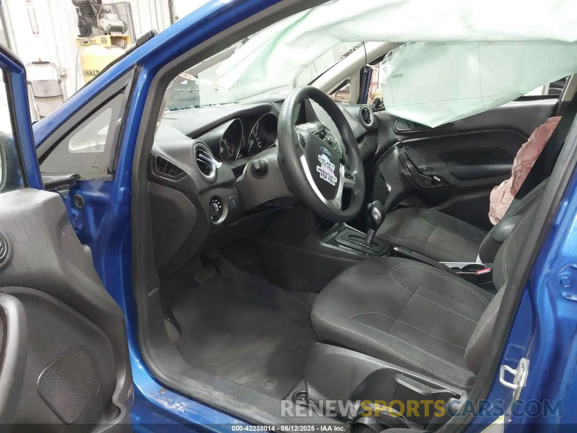 5 fotografías del automóvil dañado 3FADP4EJ2KM122032 FORD FIESTA 2019