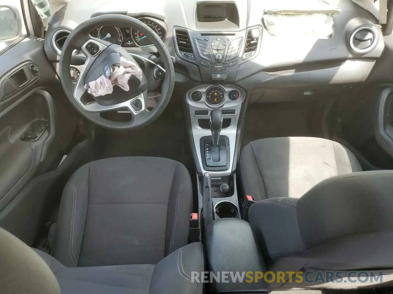 8 fotografías del automóvil dañado 3FADP4EJ2KM142992 FORD FIESTA 2019