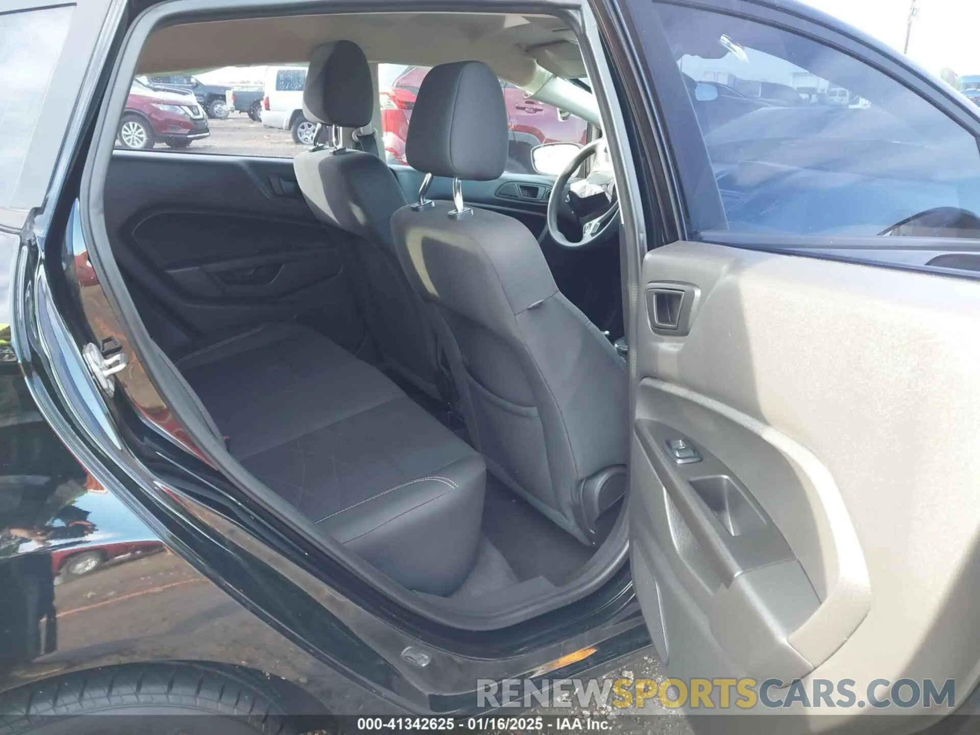8 fotografías del automóvil dañado 3FADP4EJ3KM122699 FORD FIESTA 2019