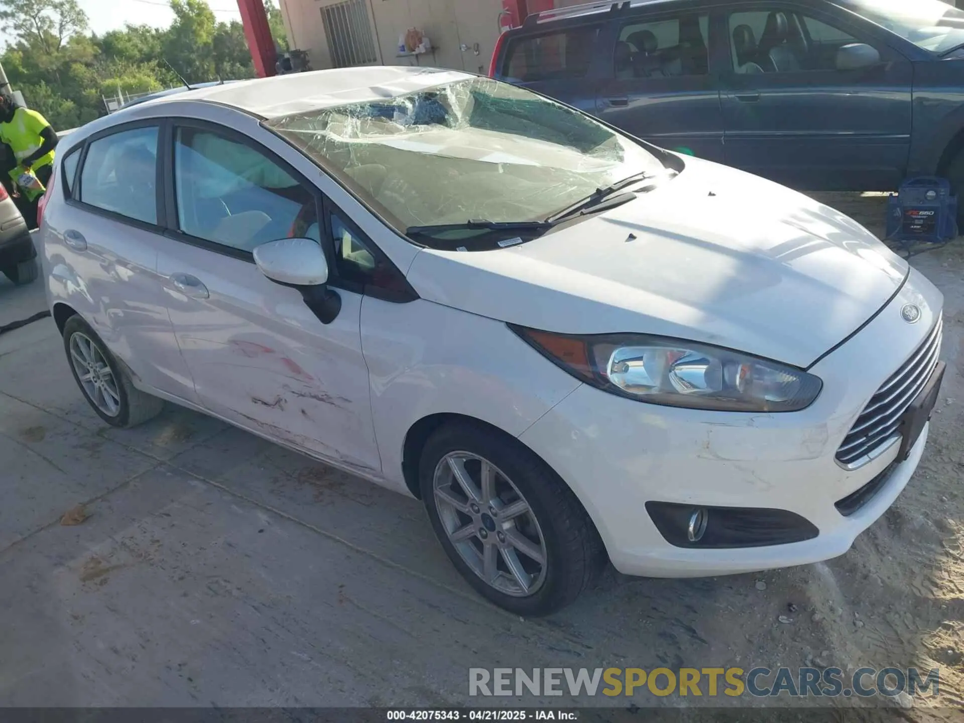 1 fotografías del automóvil dañado 3FADP4EJ4KM136871 FORD FIESTA 2019