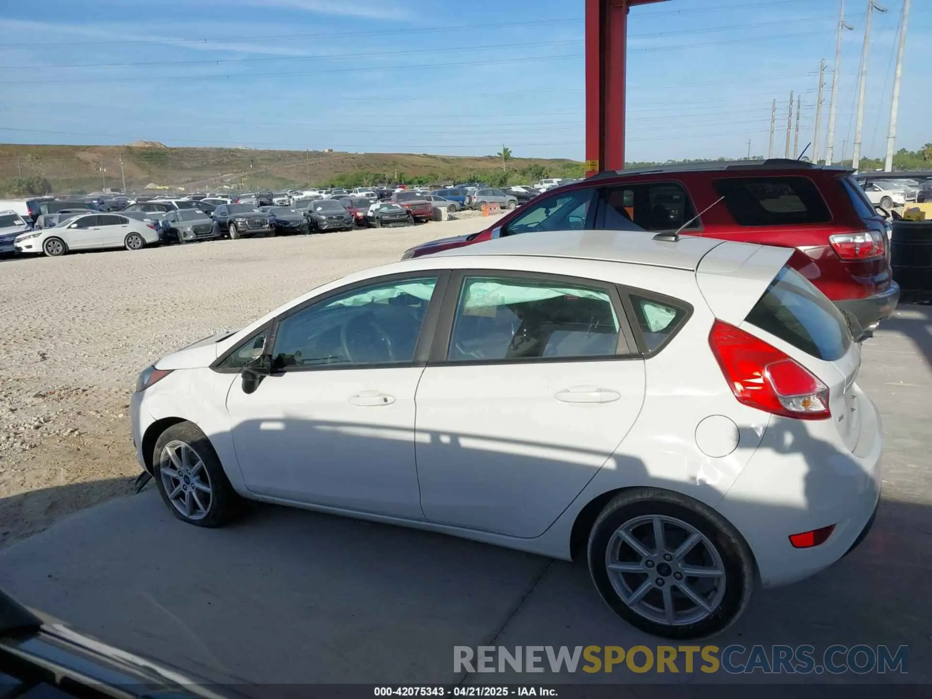 15 fotografías del automóvil dañado 3FADP4EJ4KM136871 FORD FIESTA 2019