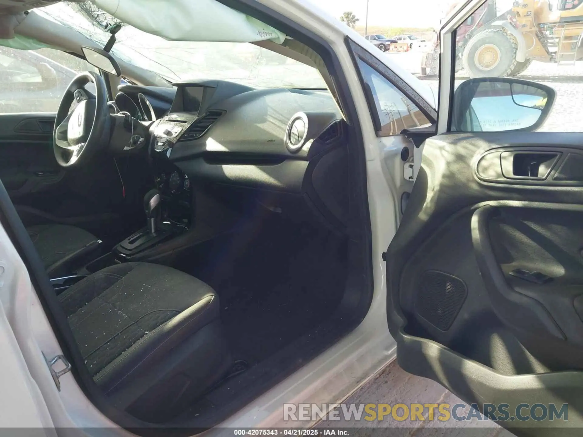 5 fotografías del automóvil dañado 3FADP4EJ4KM136871 FORD FIESTA 2019
