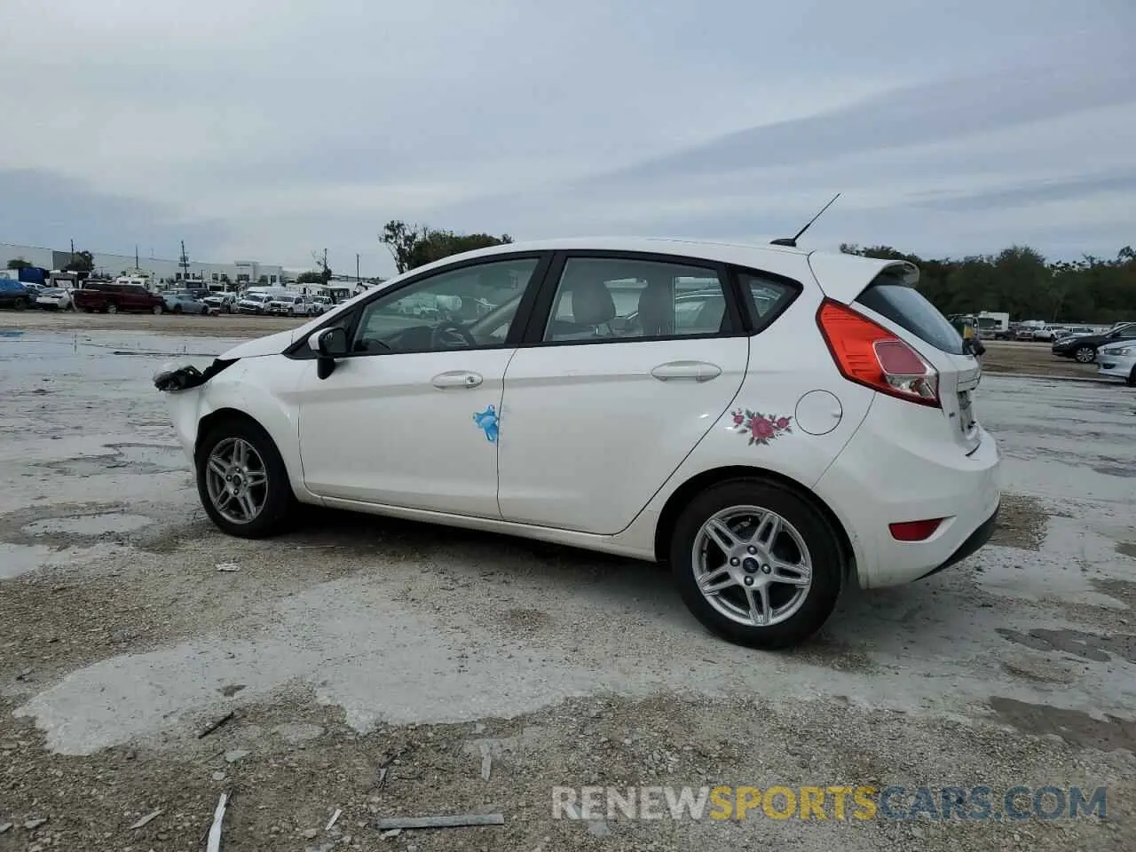 2 fotografías del automóvil dañado 3FADP4EJ4KM140399 FORD FIESTA 2019