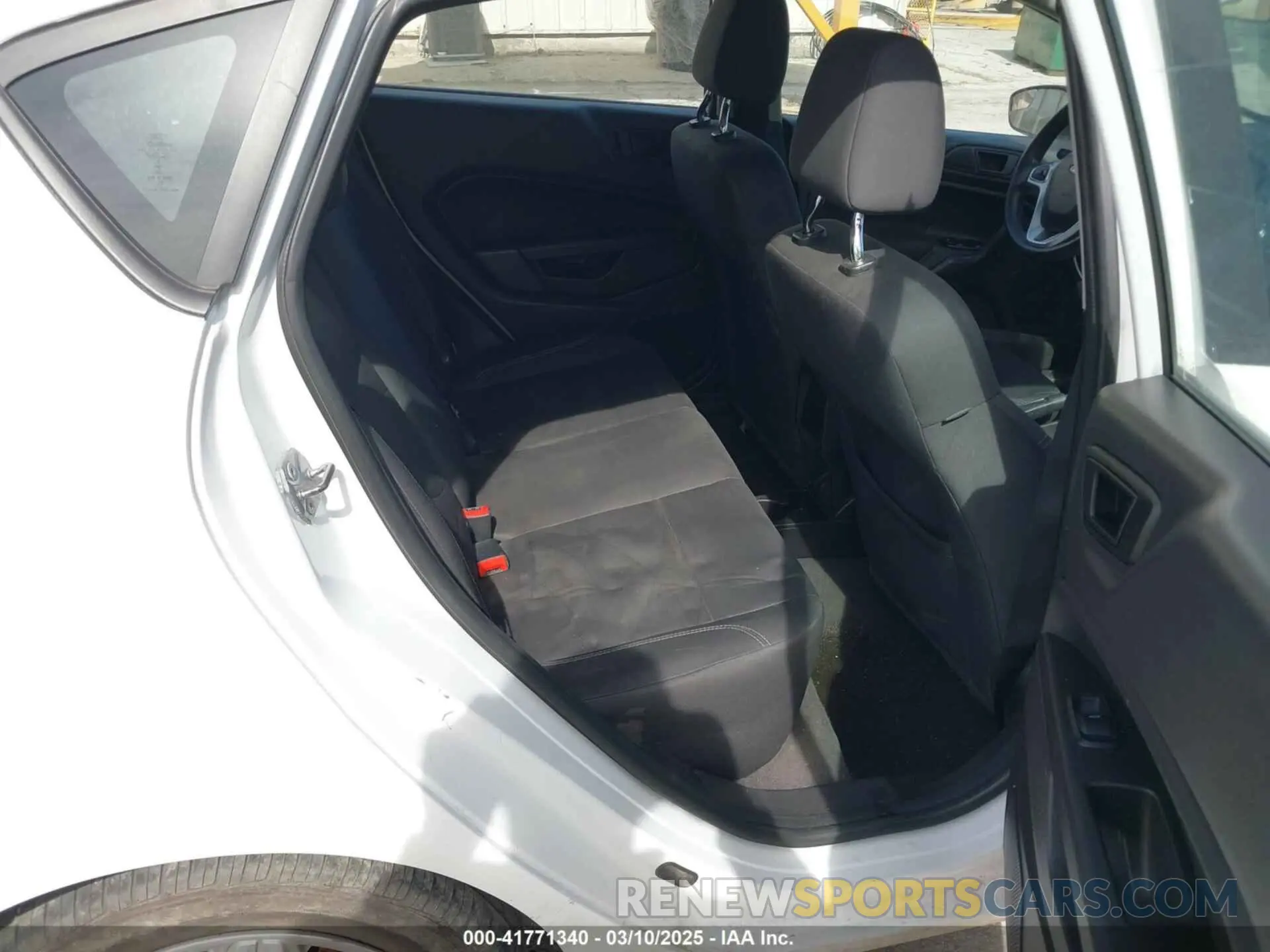 8 fotografías del automóvil dañado 3FADP4EJ5KM112756 FORD FIESTA 2019