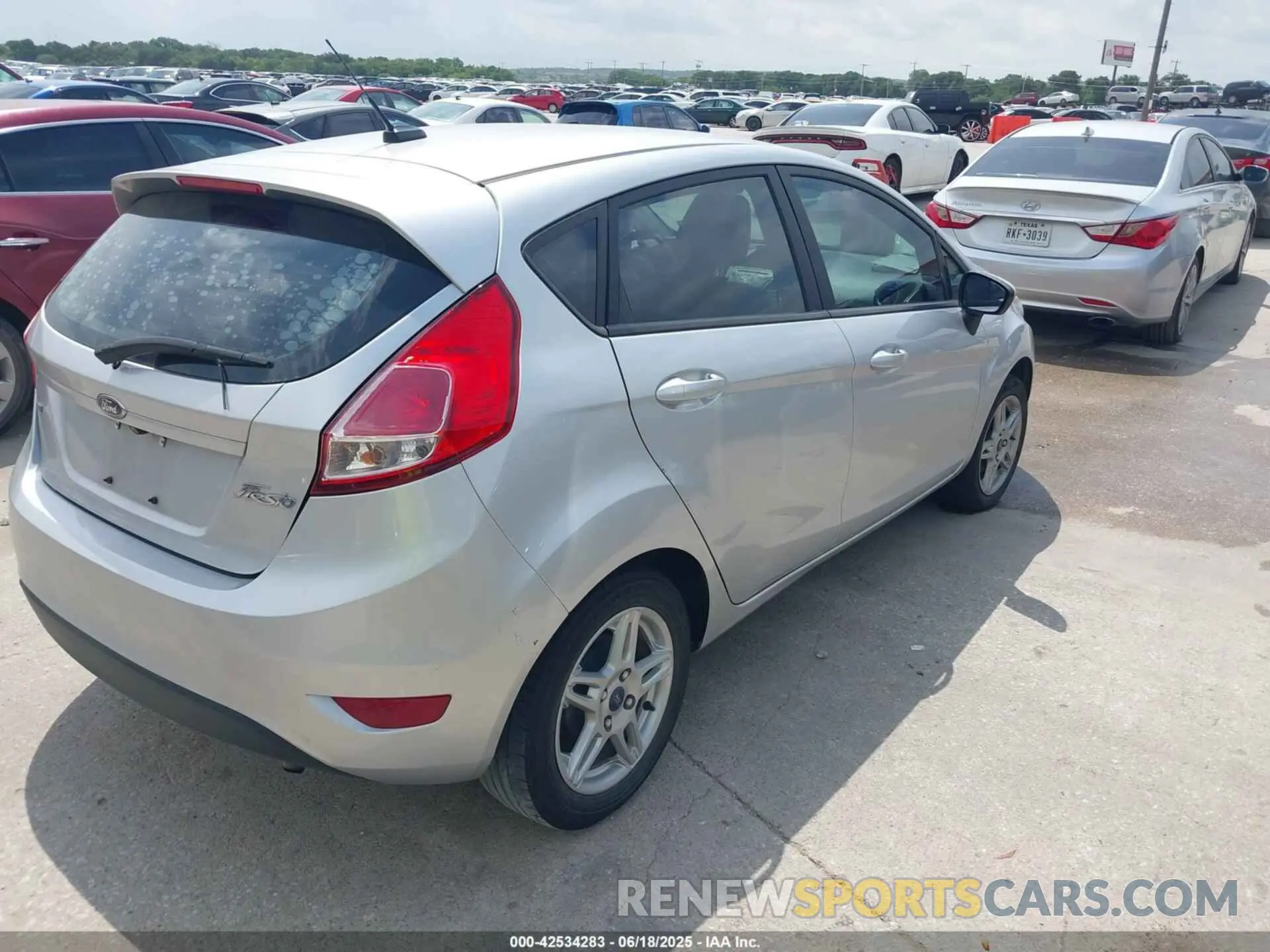 4 fotografías del automóvil dañado 3FADP4EJ7KM135228 FORD FIESTA 2019