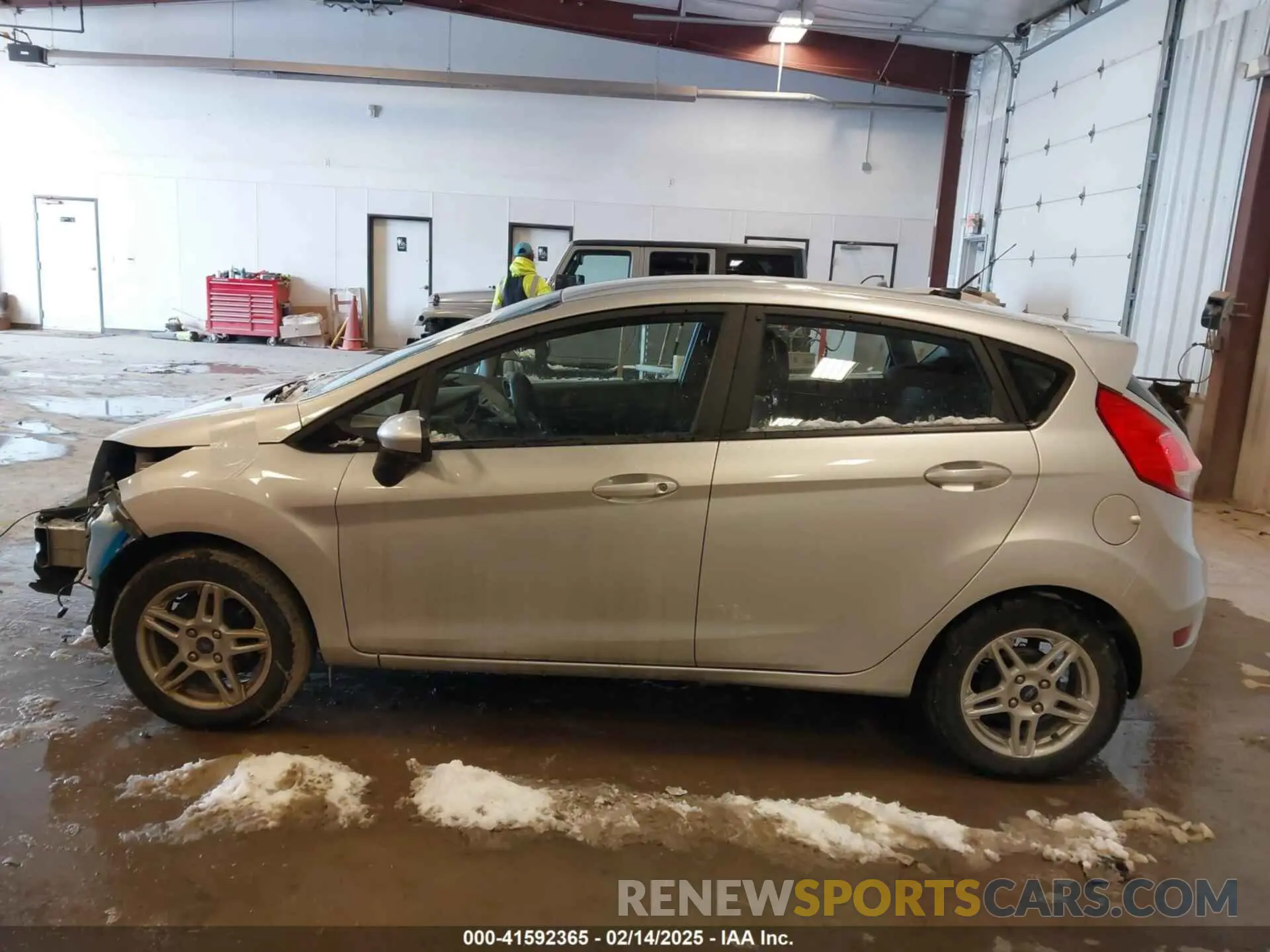 14 fotografías del automóvil dañado 3FADP4EJ8KM142043 FORD FIESTA 2019