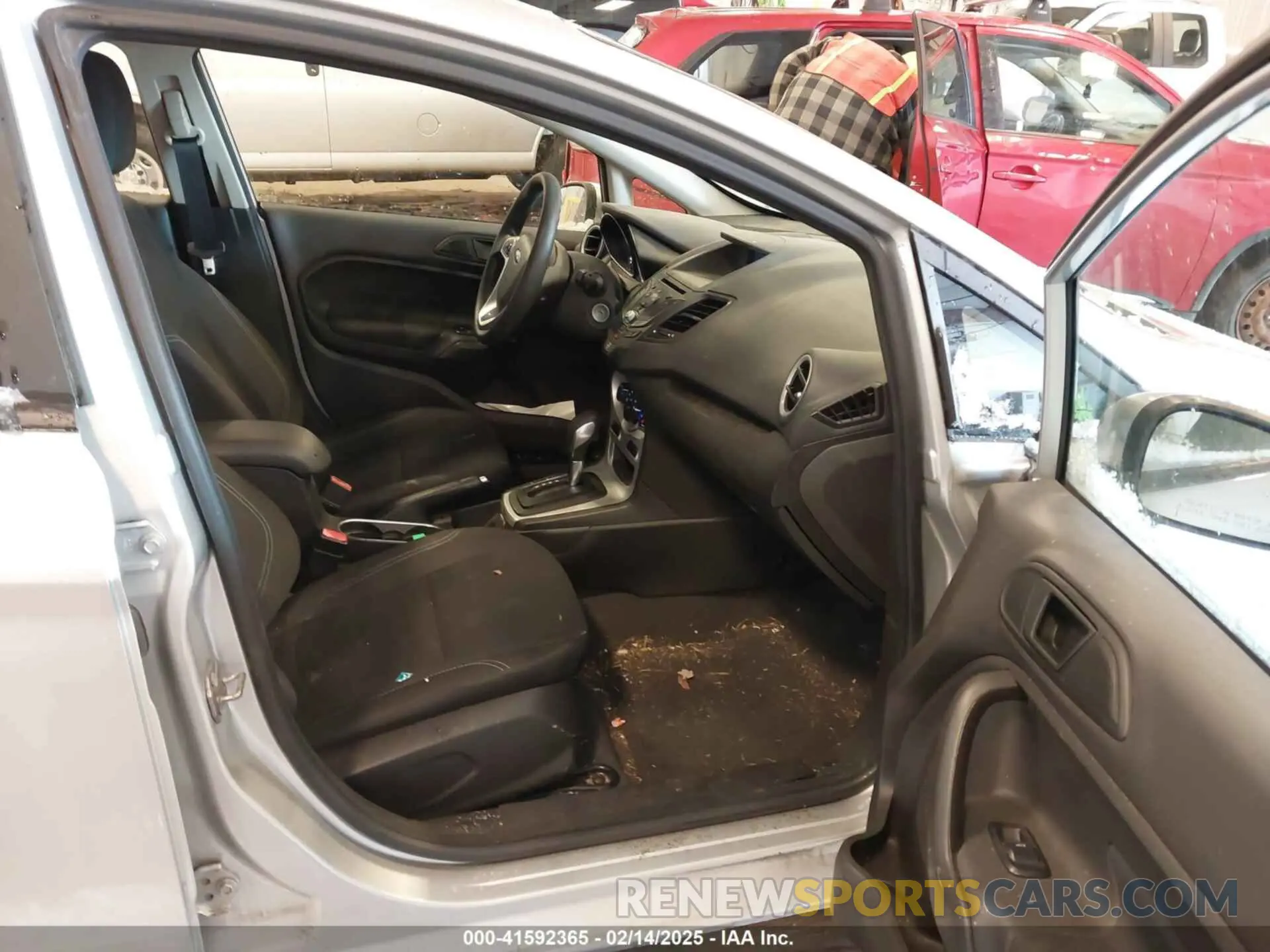 5 fotografías del automóvil dañado 3FADP4EJ8KM142043 FORD FIESTA 2019