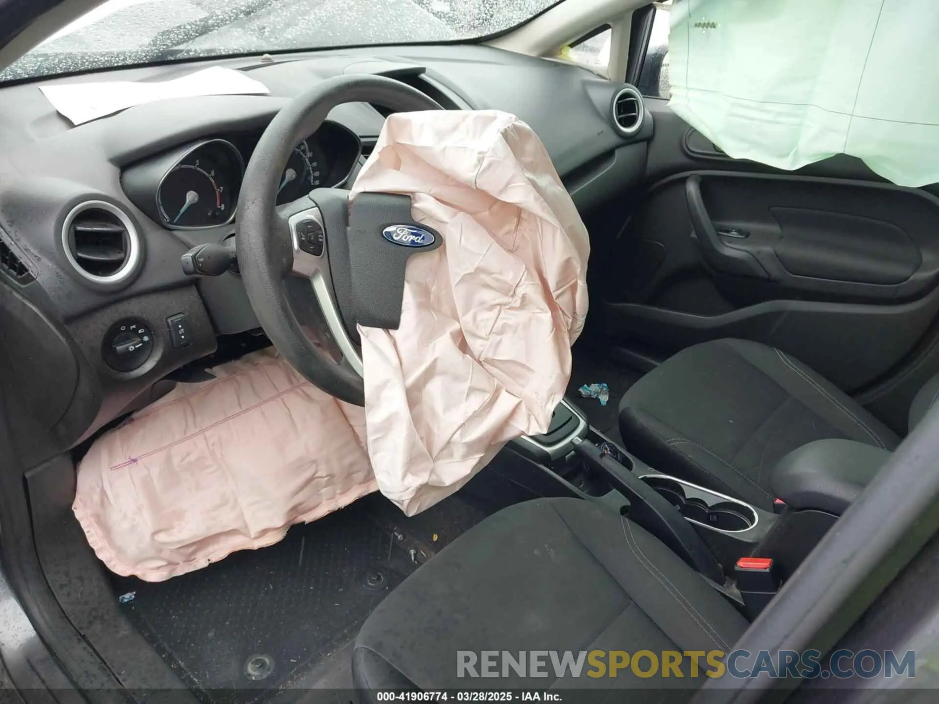 5 fotografías del automóvil dañado 3FADP4EJ9KM138292 FORD FIESTA 2019