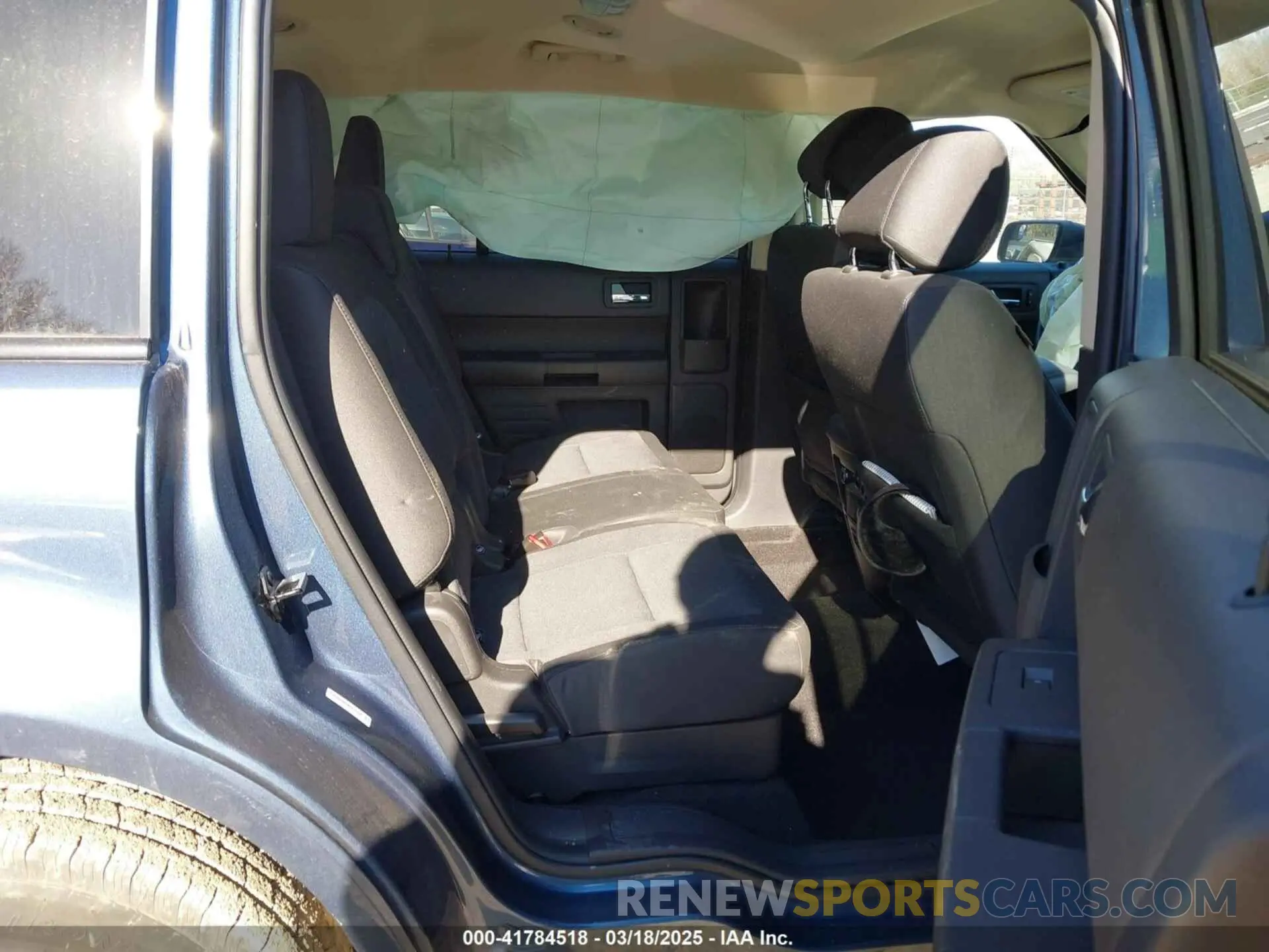 8 fotografías del automóvil dañado 2FMGK5B8XKBA16986 FORD FLEX 2019