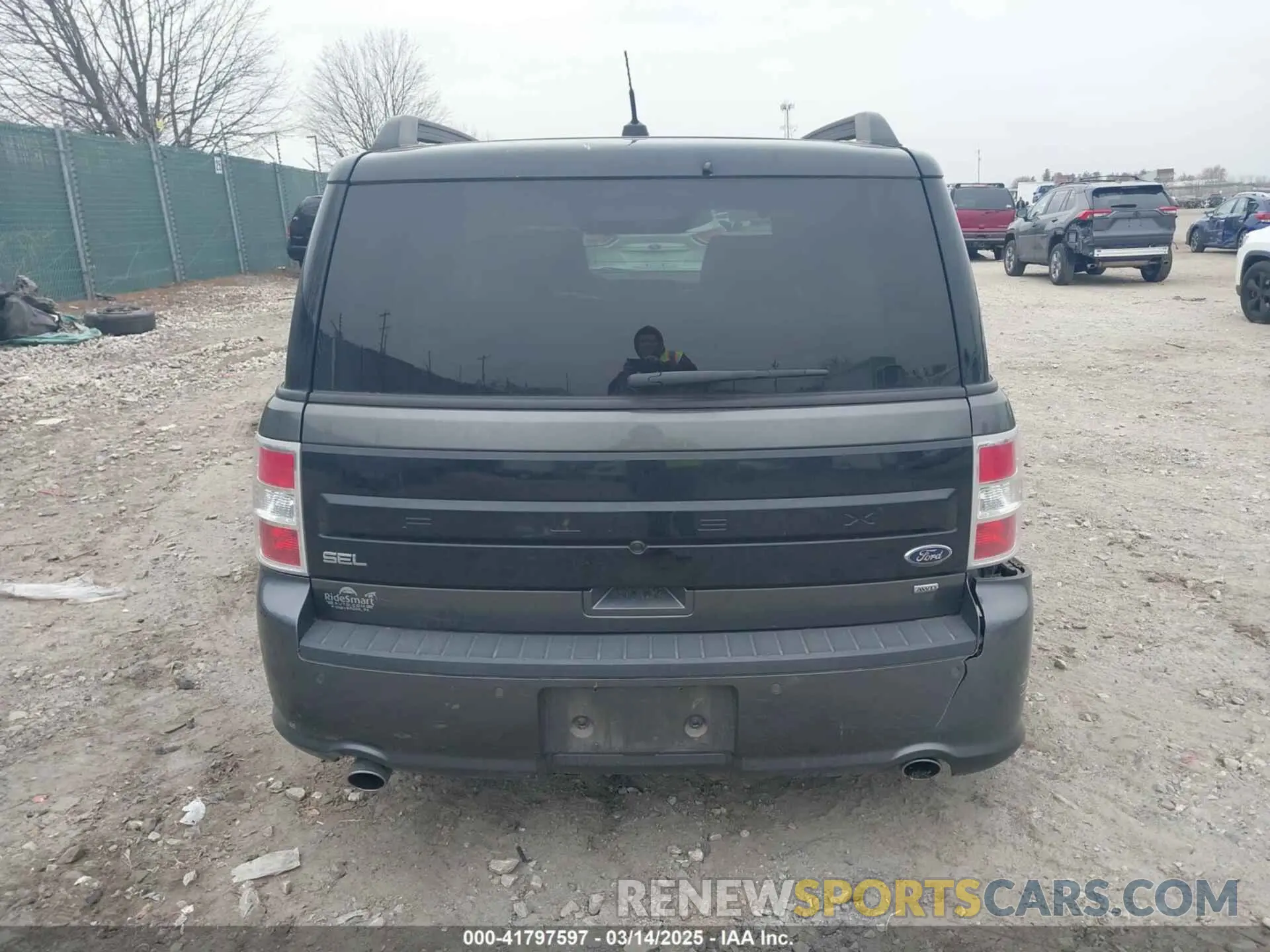 16 fotografías del automóvil dañado 2FMHK6C83KBA10648 FORD FLEX 2019