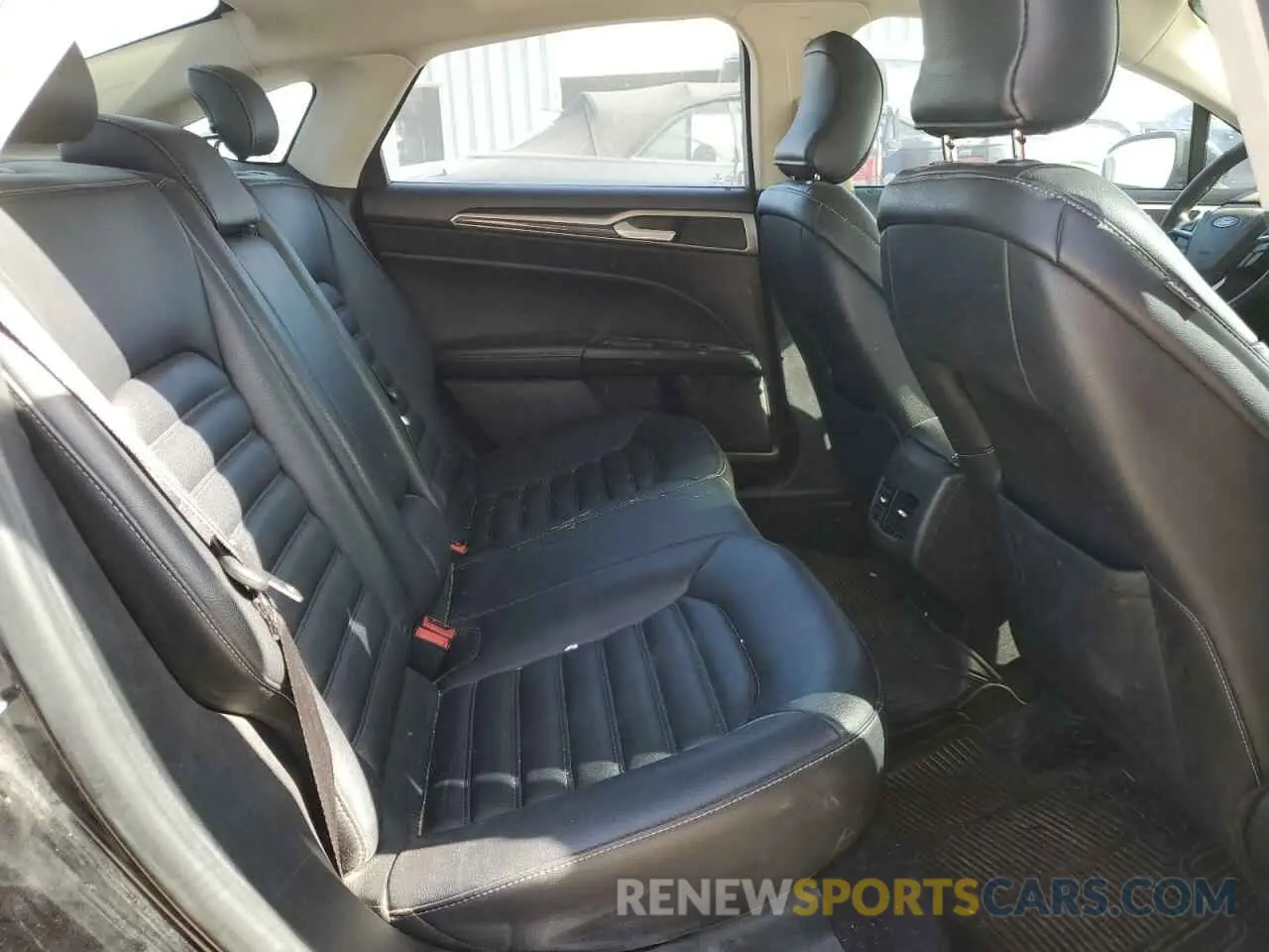 10 fotografías del automóvil dañado 3FA6P0CD2KR133775 FORD FUSION 2019