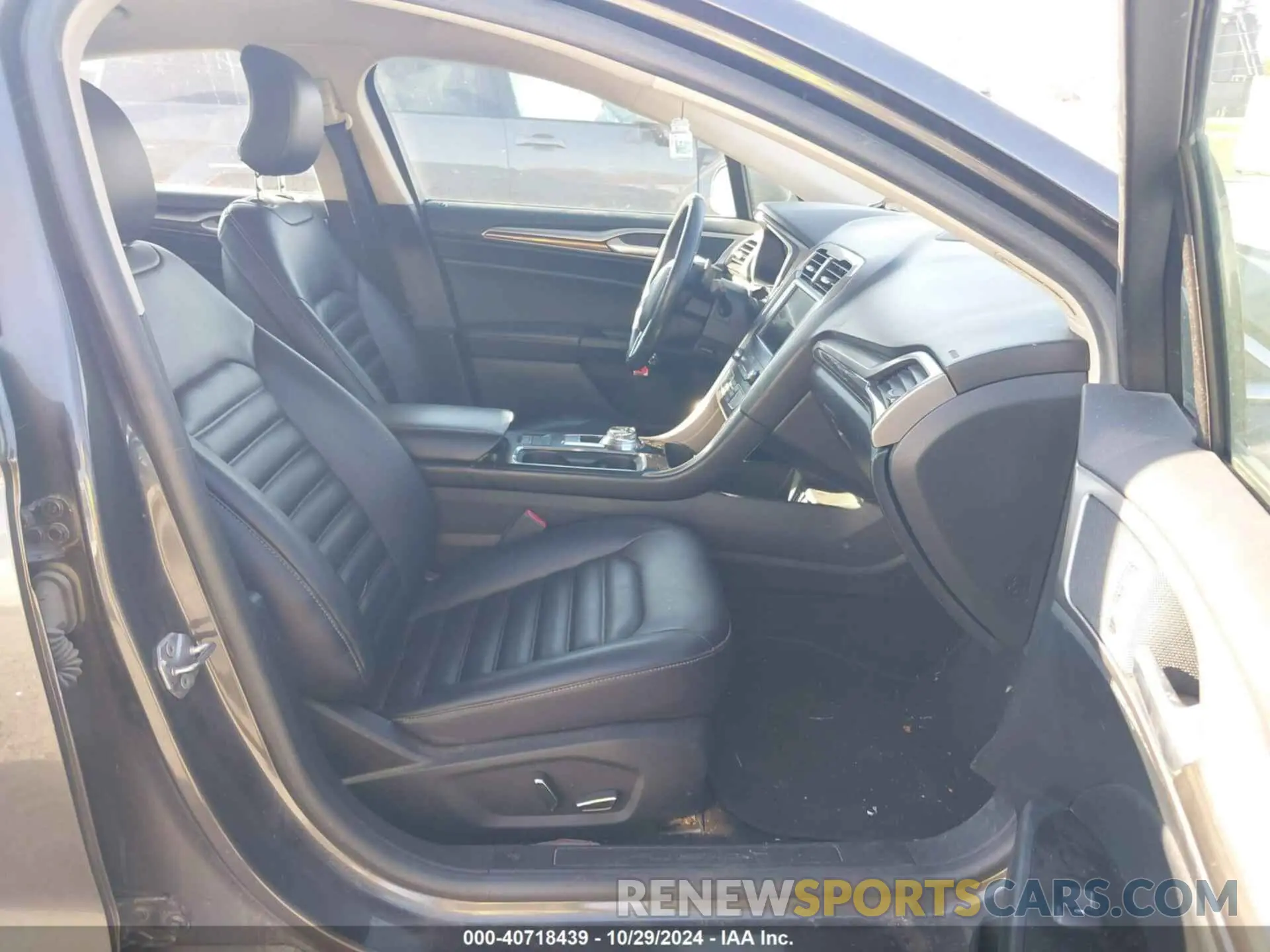 5 fotografías del automóvil dañado 3FA6P0CD2KR145389 FORD FUSION 2019