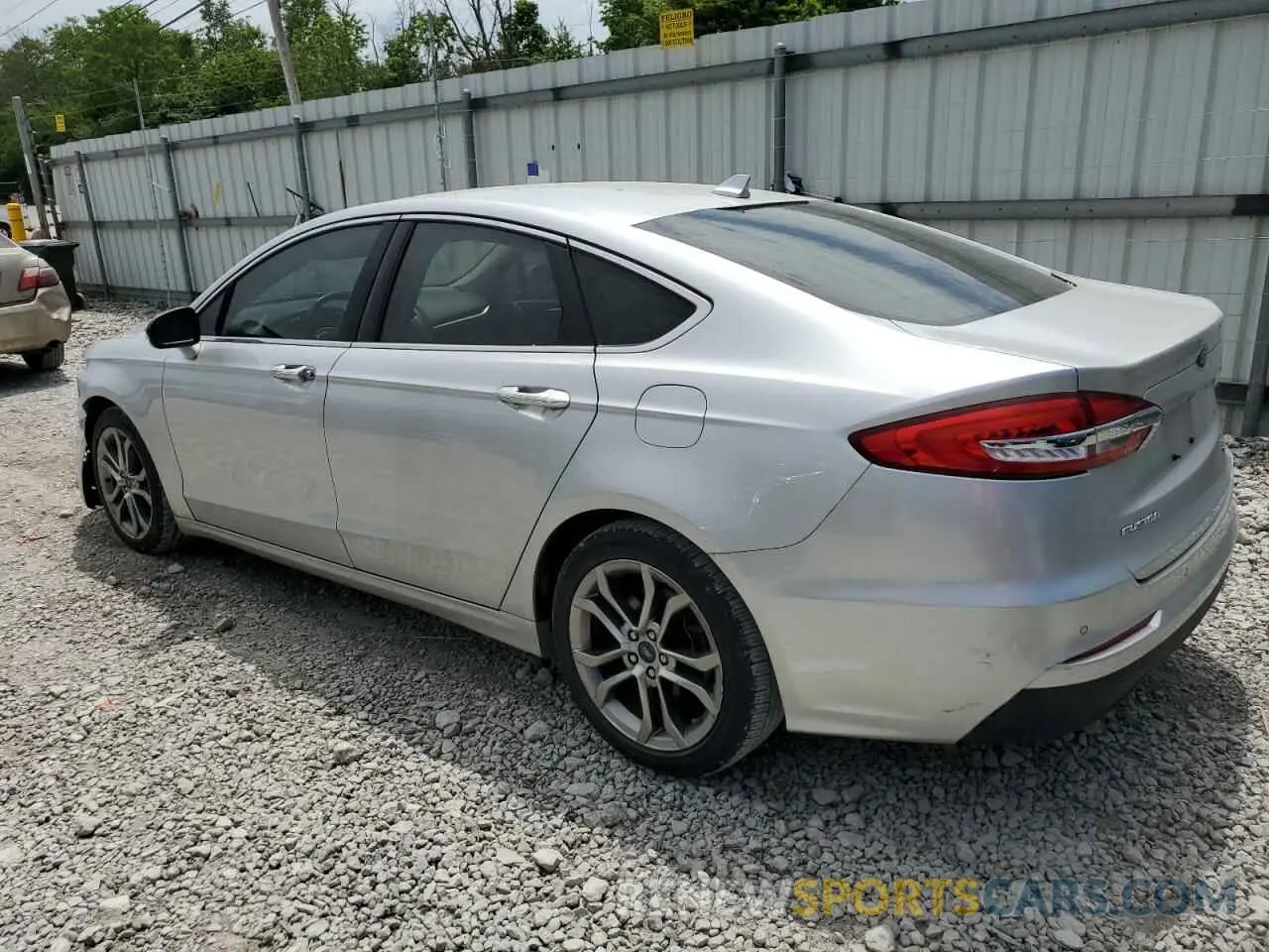 2 fotografías del automóvil dañado 3FA6P0CD3KR181754 FORD FUSION 2019