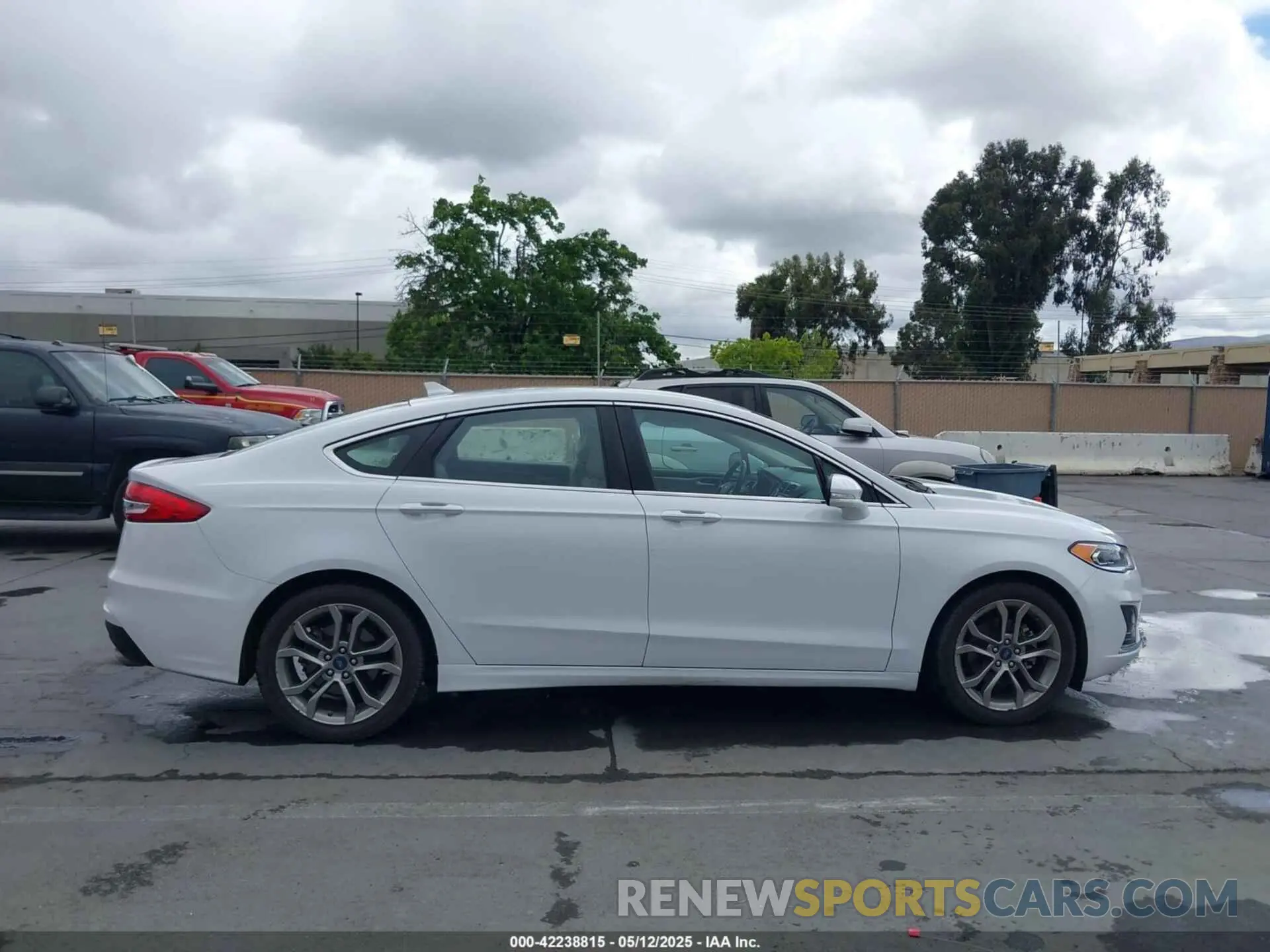 13 fotografías del automóvil dañado 3FA6P0CD5KR202264 FORD FUSION 2019