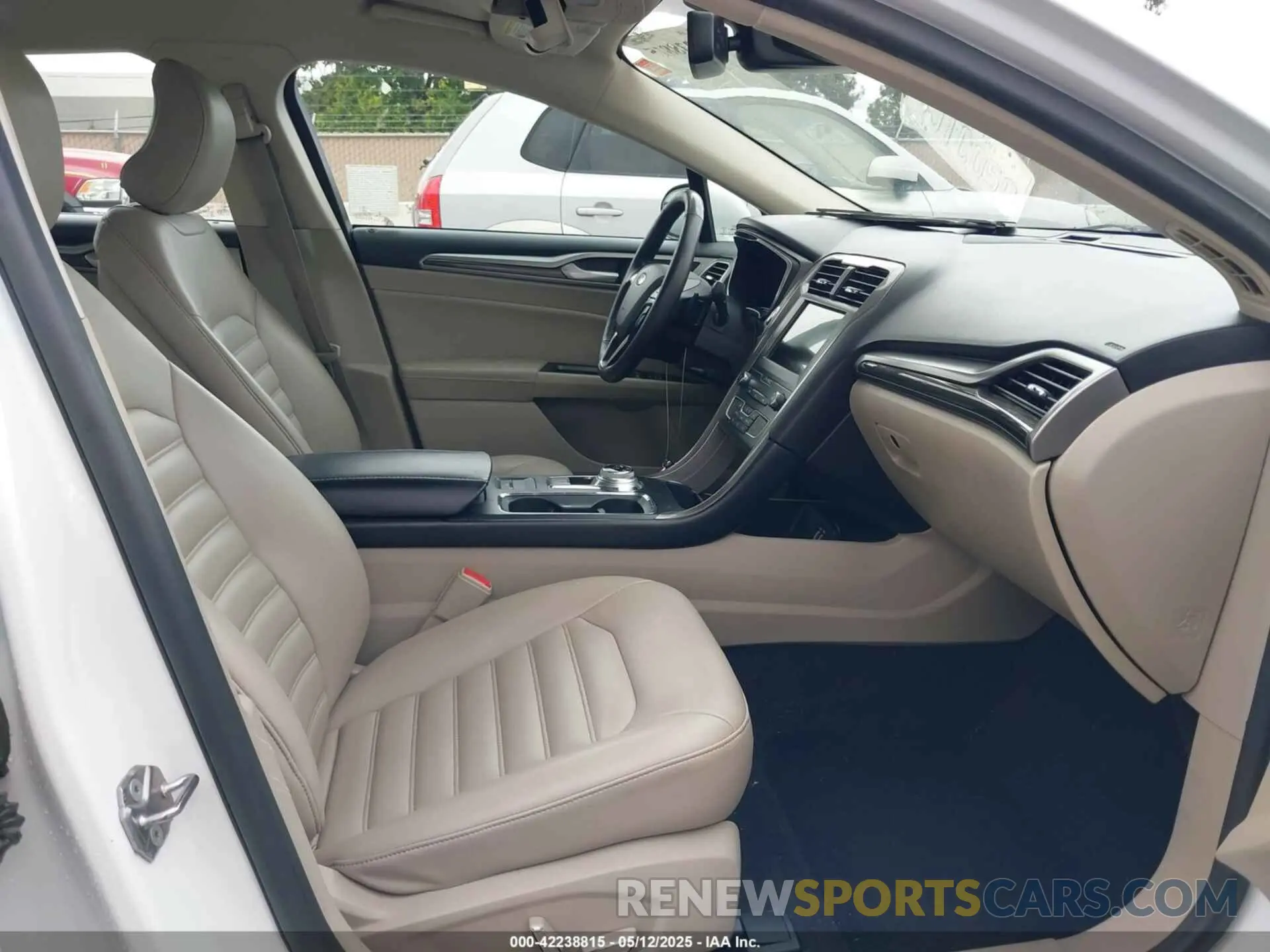 5 fotografías del automóvil dañado 3FA6P0CD5KR202264 FORD FUSION 2019