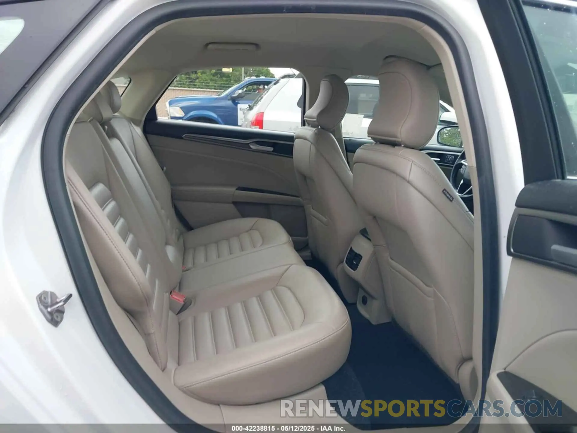 8 fotografías del automóvil dañado 3FA6P0CD5KR202264 FORD FUSION 2019
