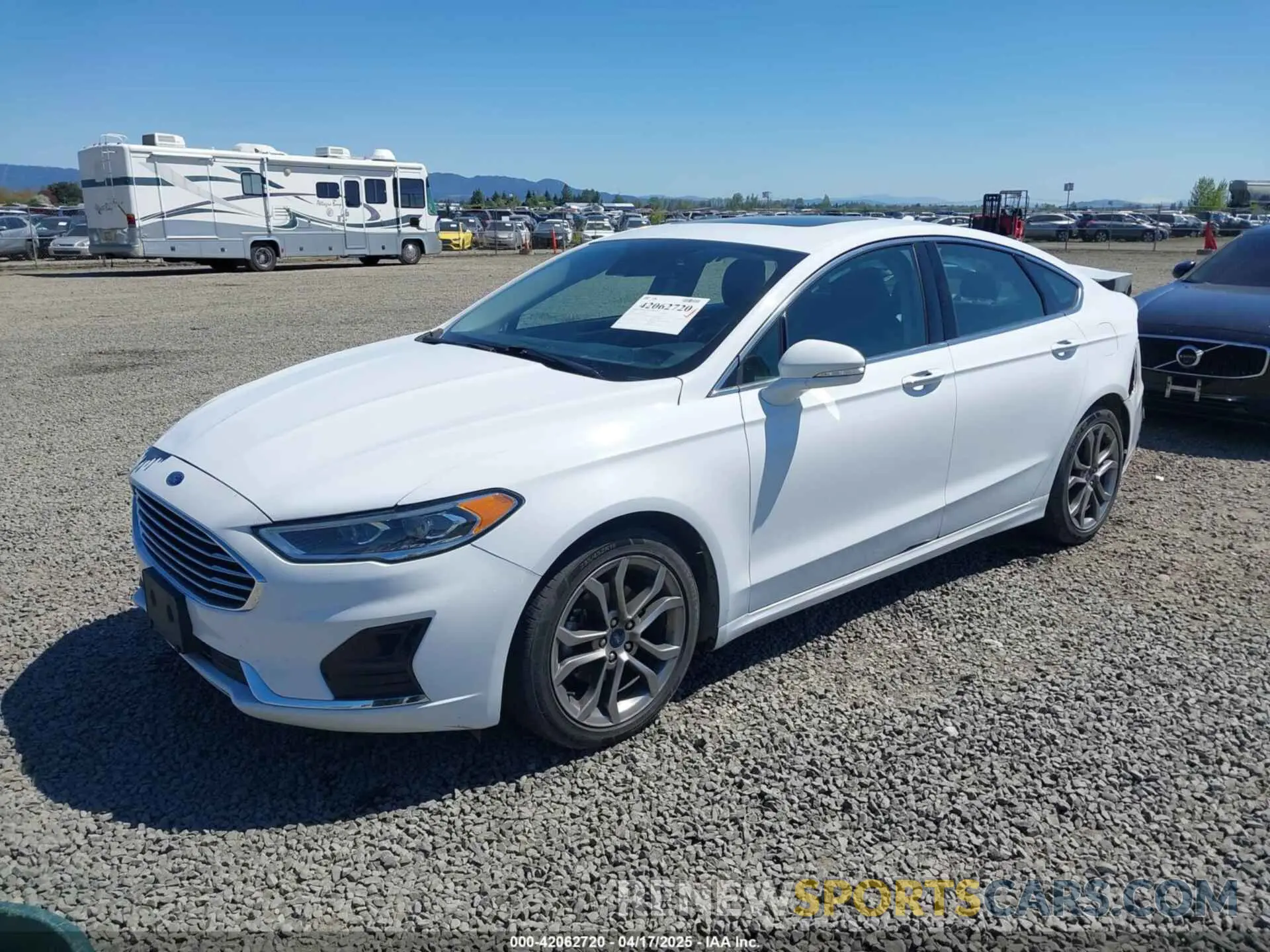 2 fotografías del automóvil dañado 3FA6P0CD7KR233726 FORD FUSION 2019