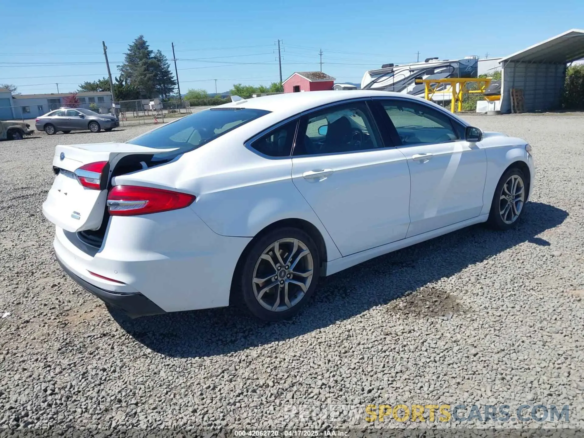 4 fotografías del automóvil dañado 3FA6P0CD7KR233726 FORD FUSION 2019