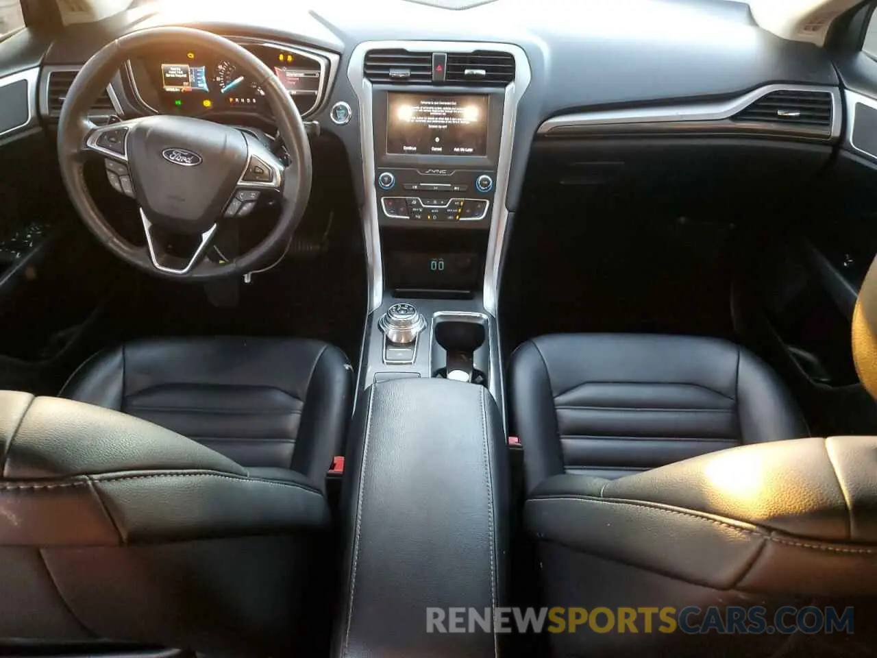 8 fotografías del automóvil dañado 3FA6P0CD9KR260085 FORD FUSION 2019