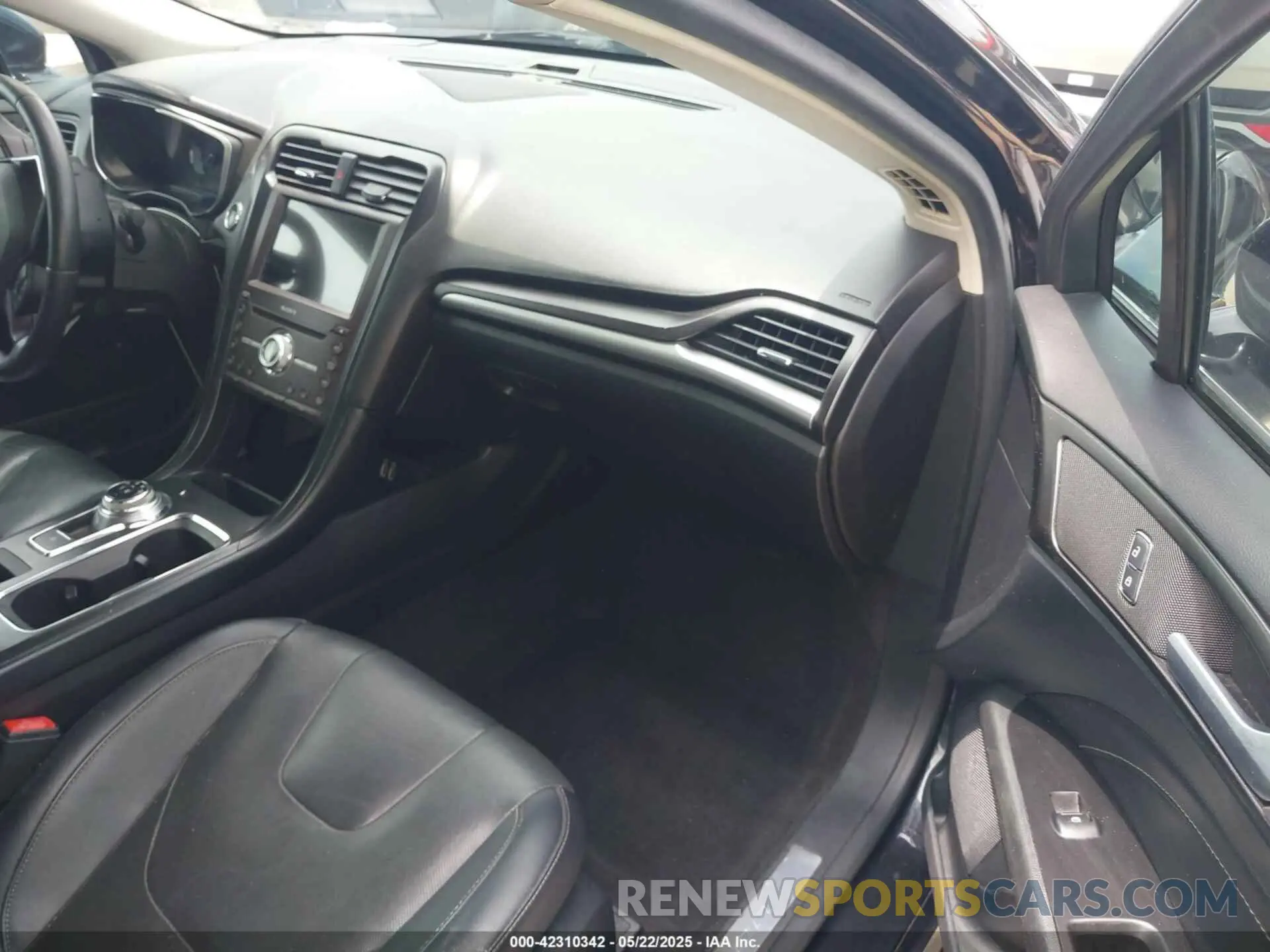 5 fotografías del automóvil dañado 3FA6P0D93KR184342 FORD FUSION 2019