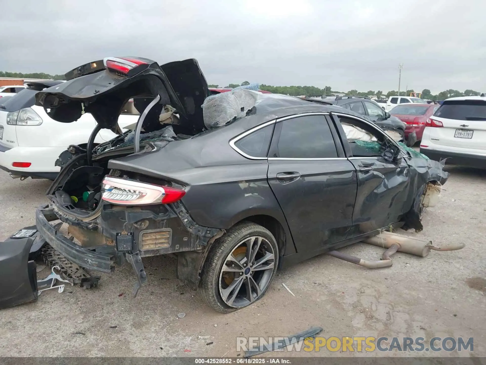 4 fotografías del automóvil dañado 3FA6P0D98KR187270 FORD FUSION 2019