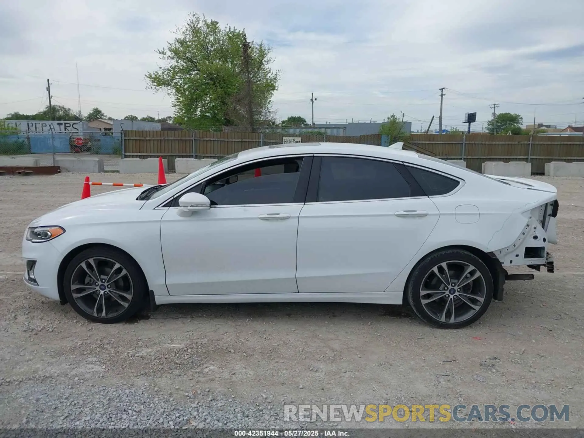 14 fotografías del automóvil dañado 3FA6P0D99KR124405 FORD FUSION 2019