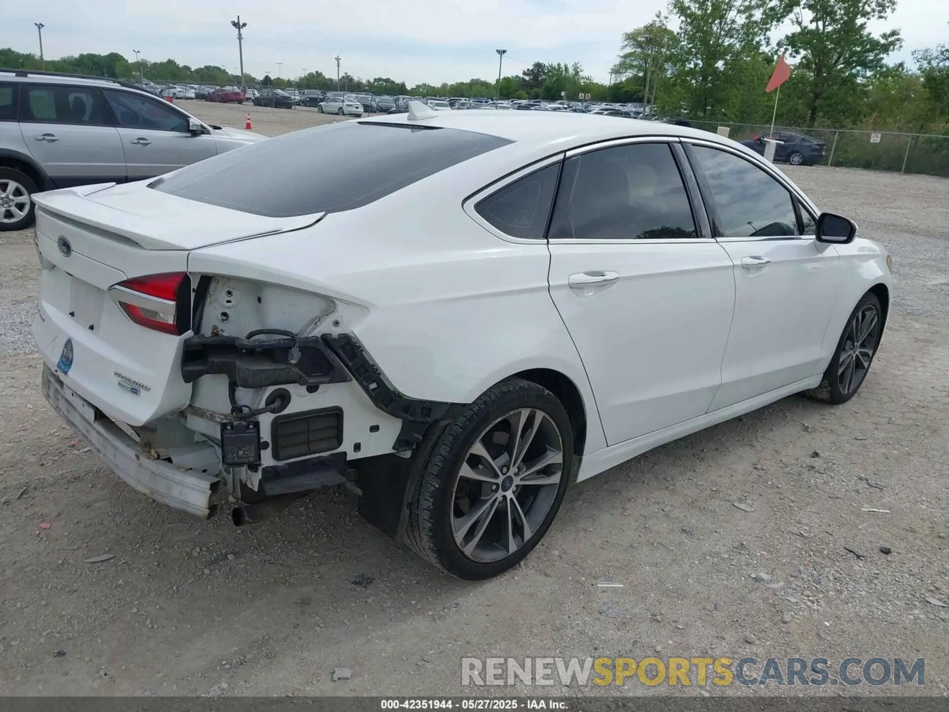 4 fotografías del automóvil dañado 3FA6P0D99KR124405 FORD FUSION 2019
