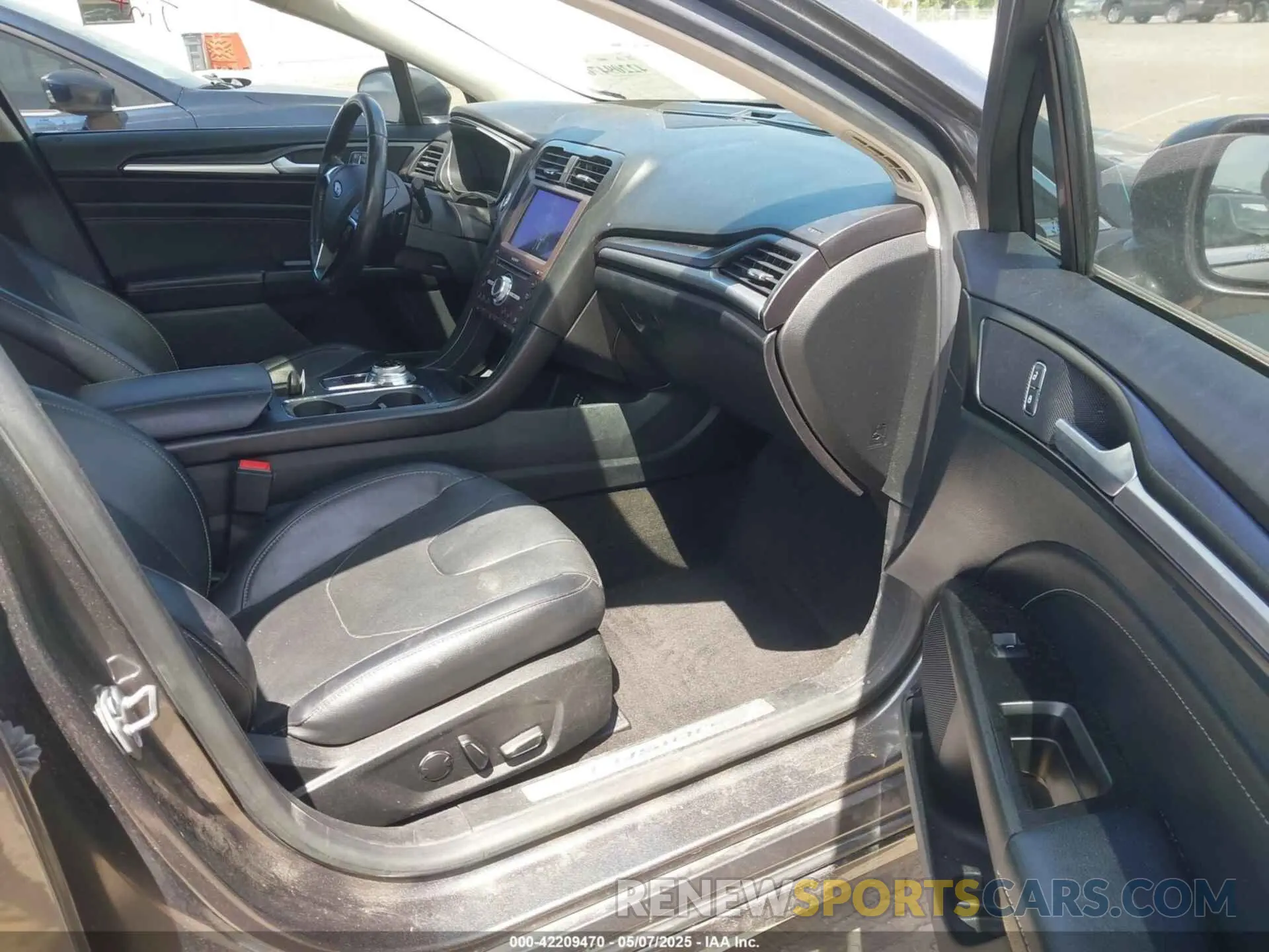 5 fotografías del automóvil dañado 3FA6P0D9XKR152617 FORD FUSION 2019