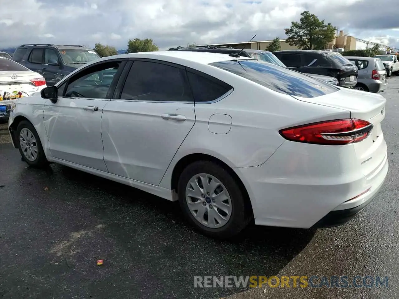 2 fotografías del automóvil dañado 3FA6P0G70KR233006 FORD FUSION 2019