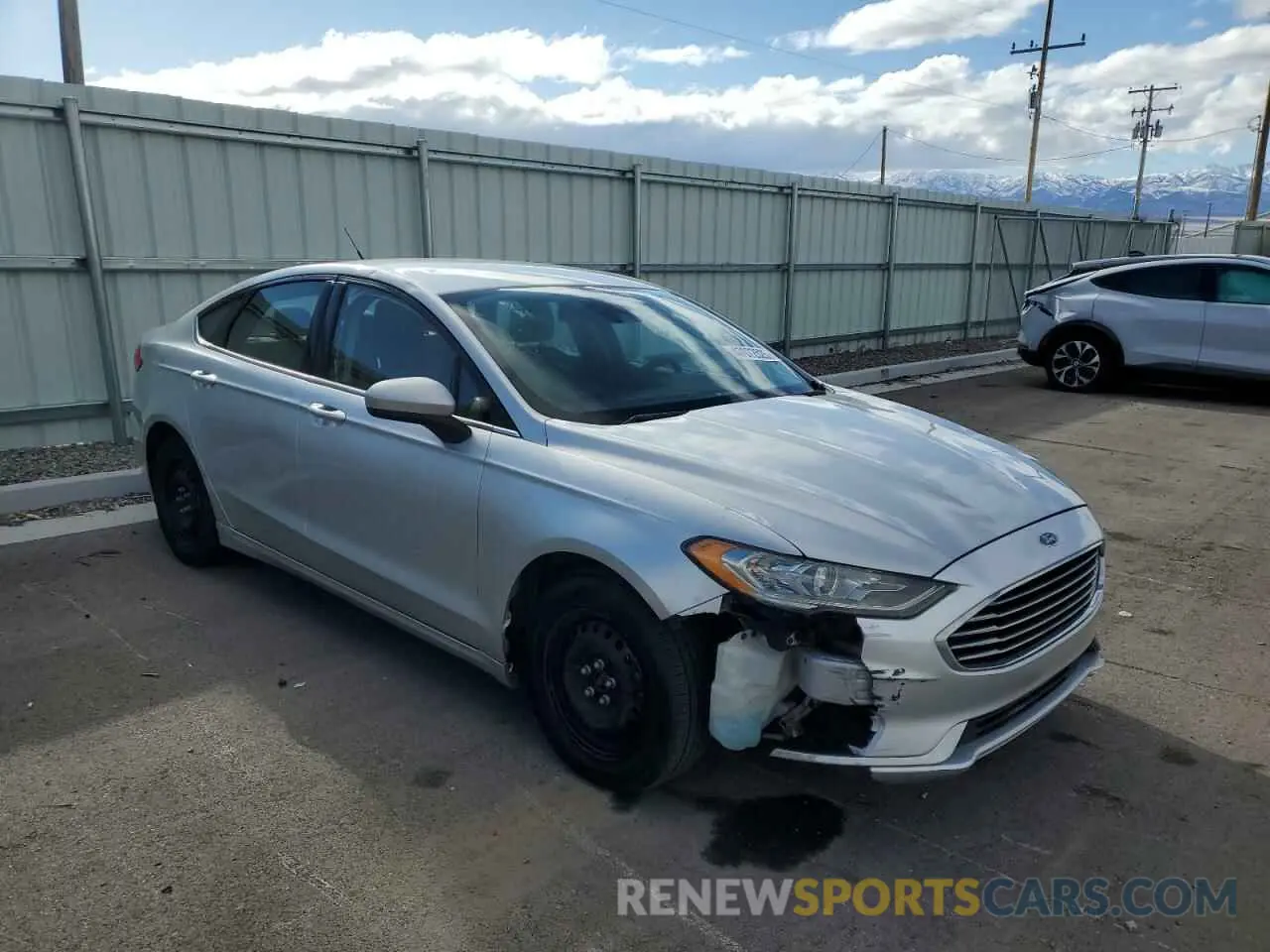 4 fotografías del automóvil dañado 3FA6P0G71KR104255 FORD FUSION 2019