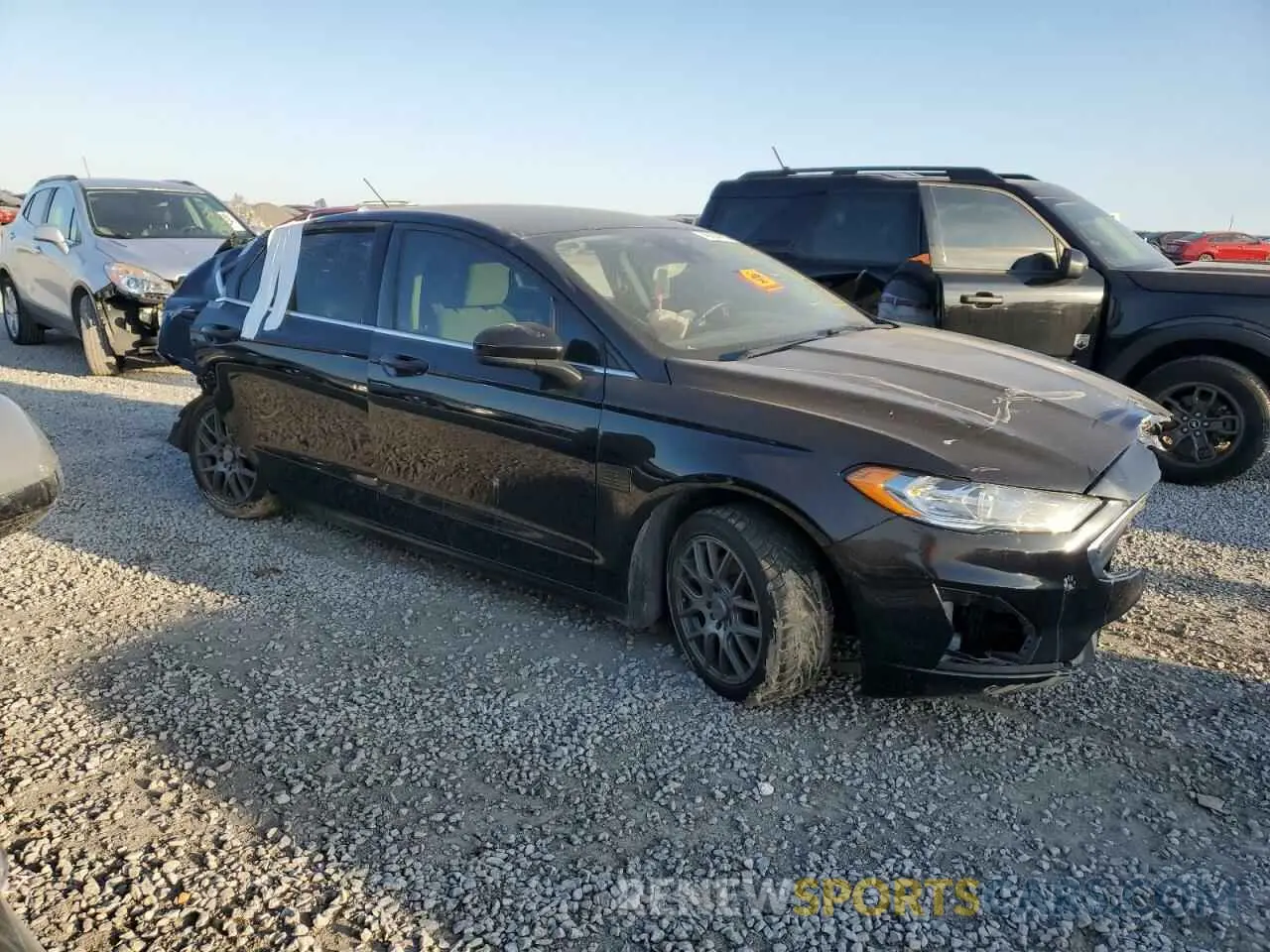 4 fotografías del automóvil dañado 3FA6P0G75KR282430 FORD FUSION 2019