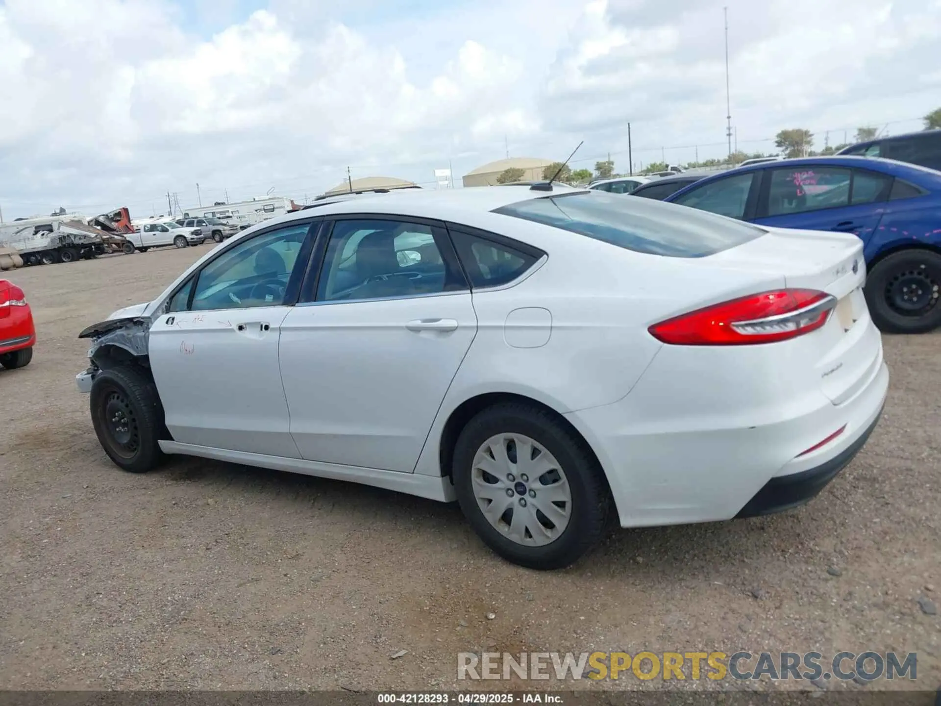 15 fotografías del automóvil dañado 3FA6P0G76KR170915 FORD FUSION 2019
