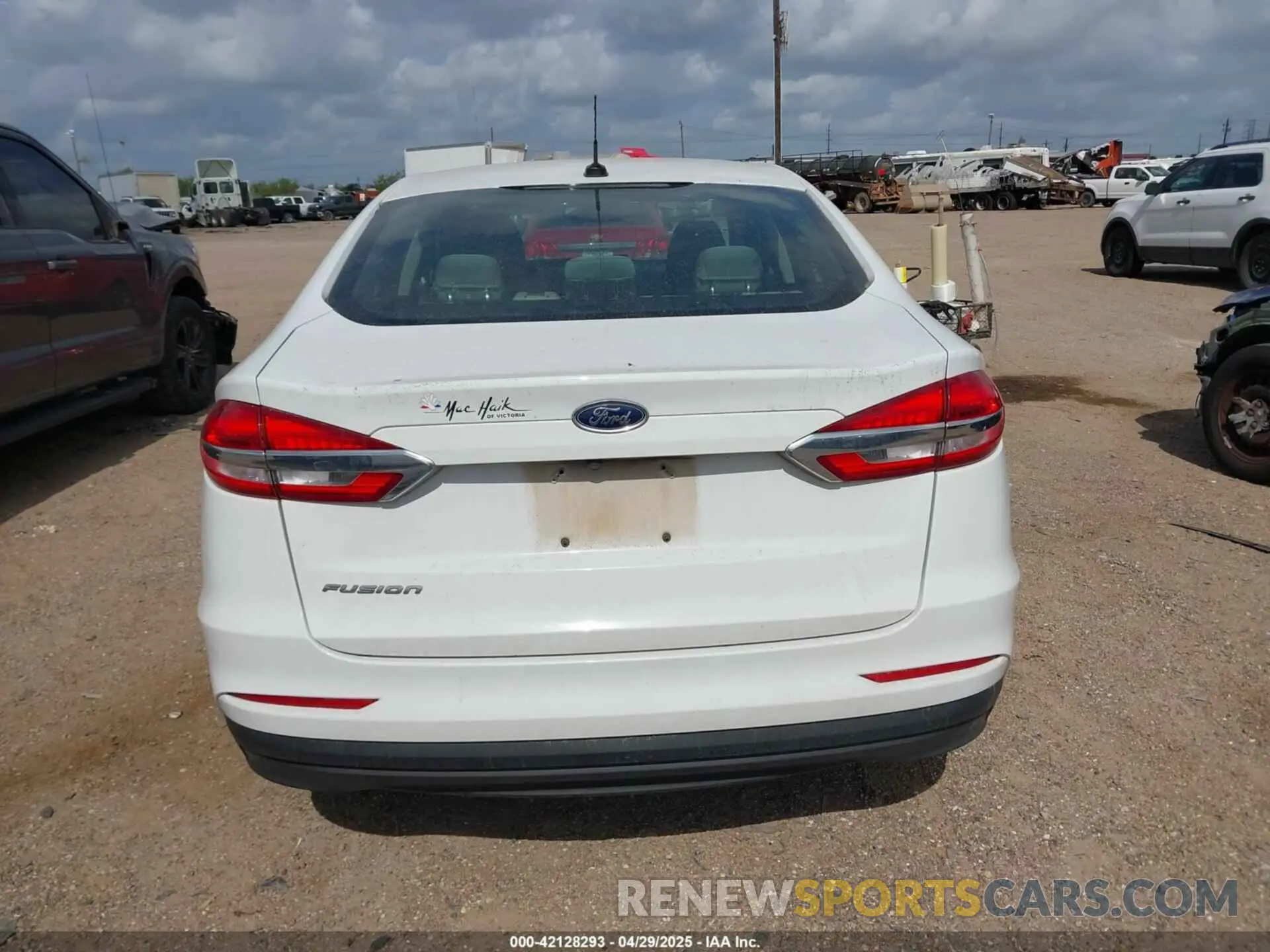17 fotografías del automóvil dañado 3FA6P0G76KR170915 FORD FUSION 2019