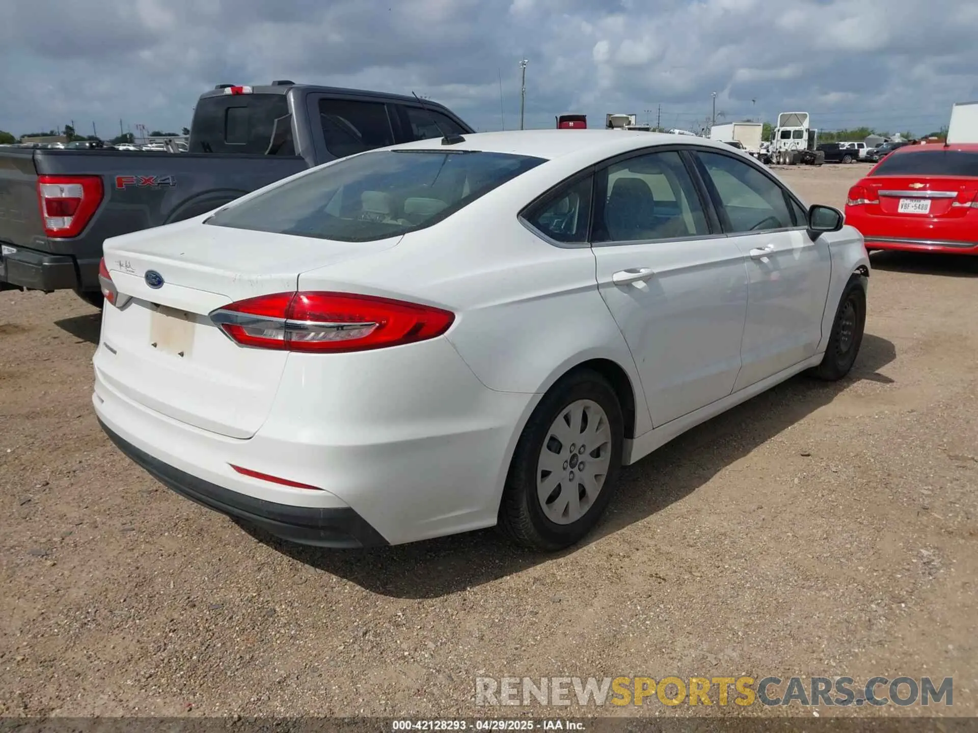 4 fotografías del automóvil dañado 3FA6P0G76KR170915 FORD FUSION 2019