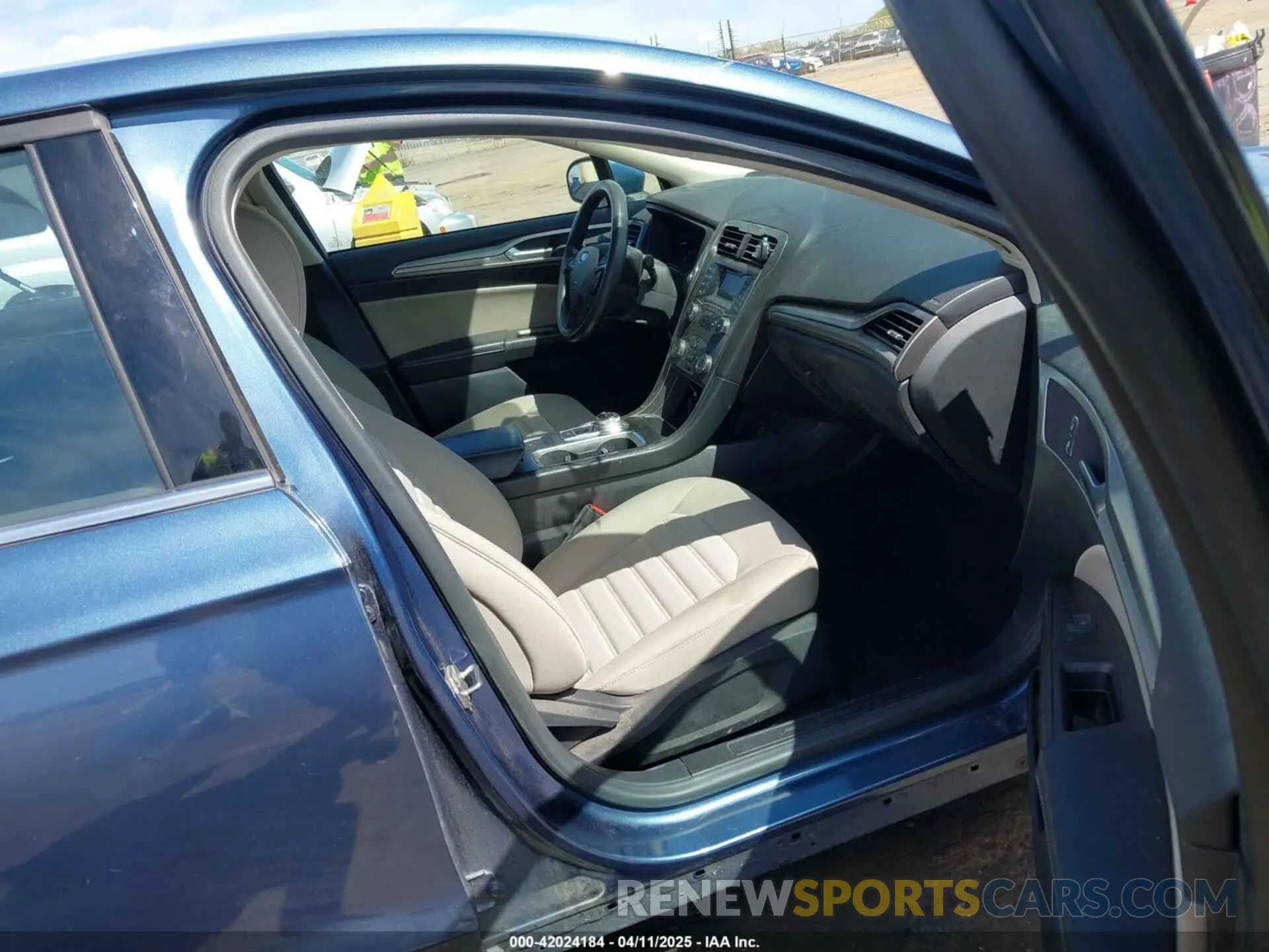 5 fotografías del automóvil dañado 3FA6P0G76KR178352 FORD FUSION 2019