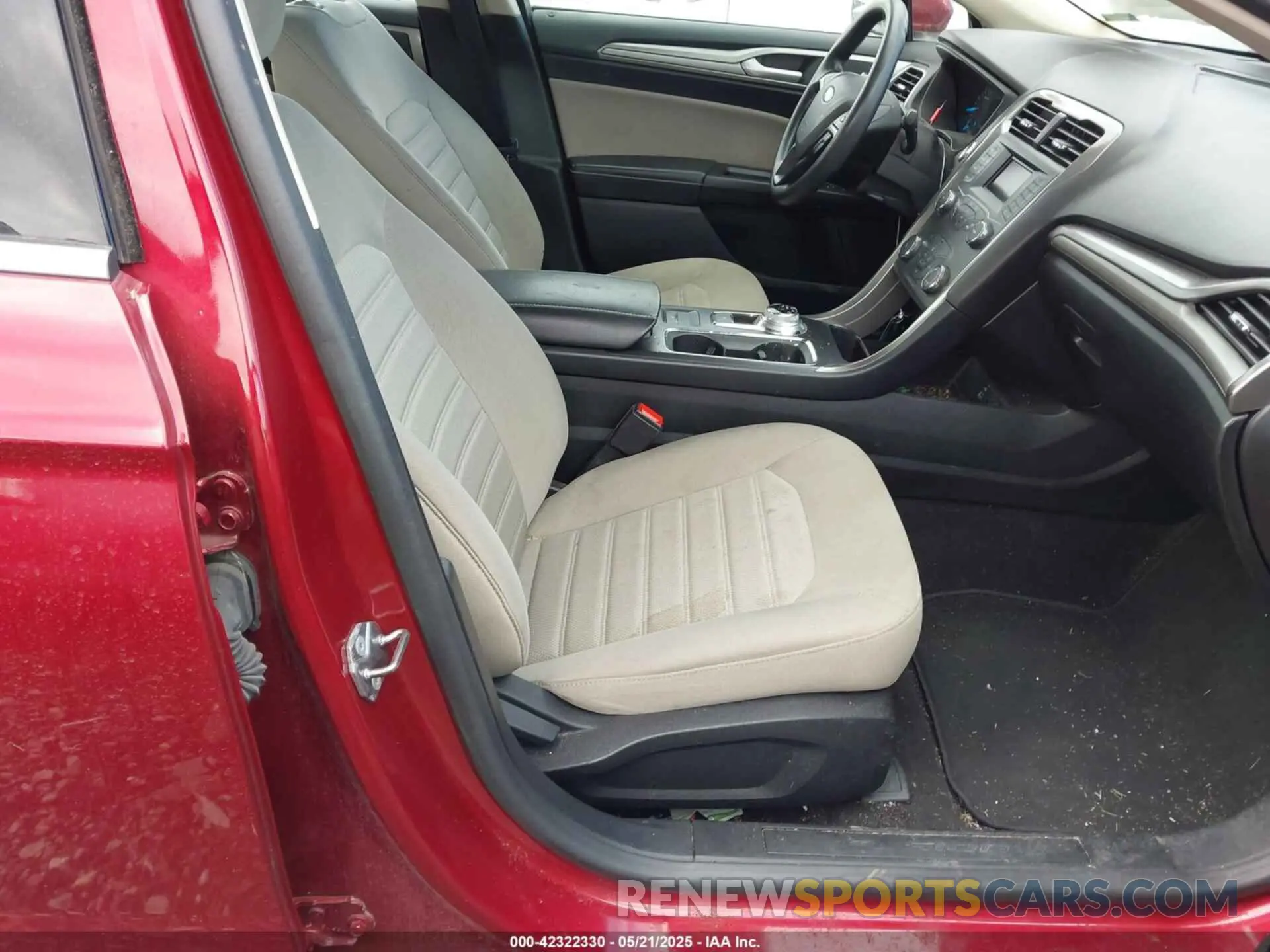 5 fotografías del automóvil dañado 3FA6P0G76KR233267 FORD FUSION 2019