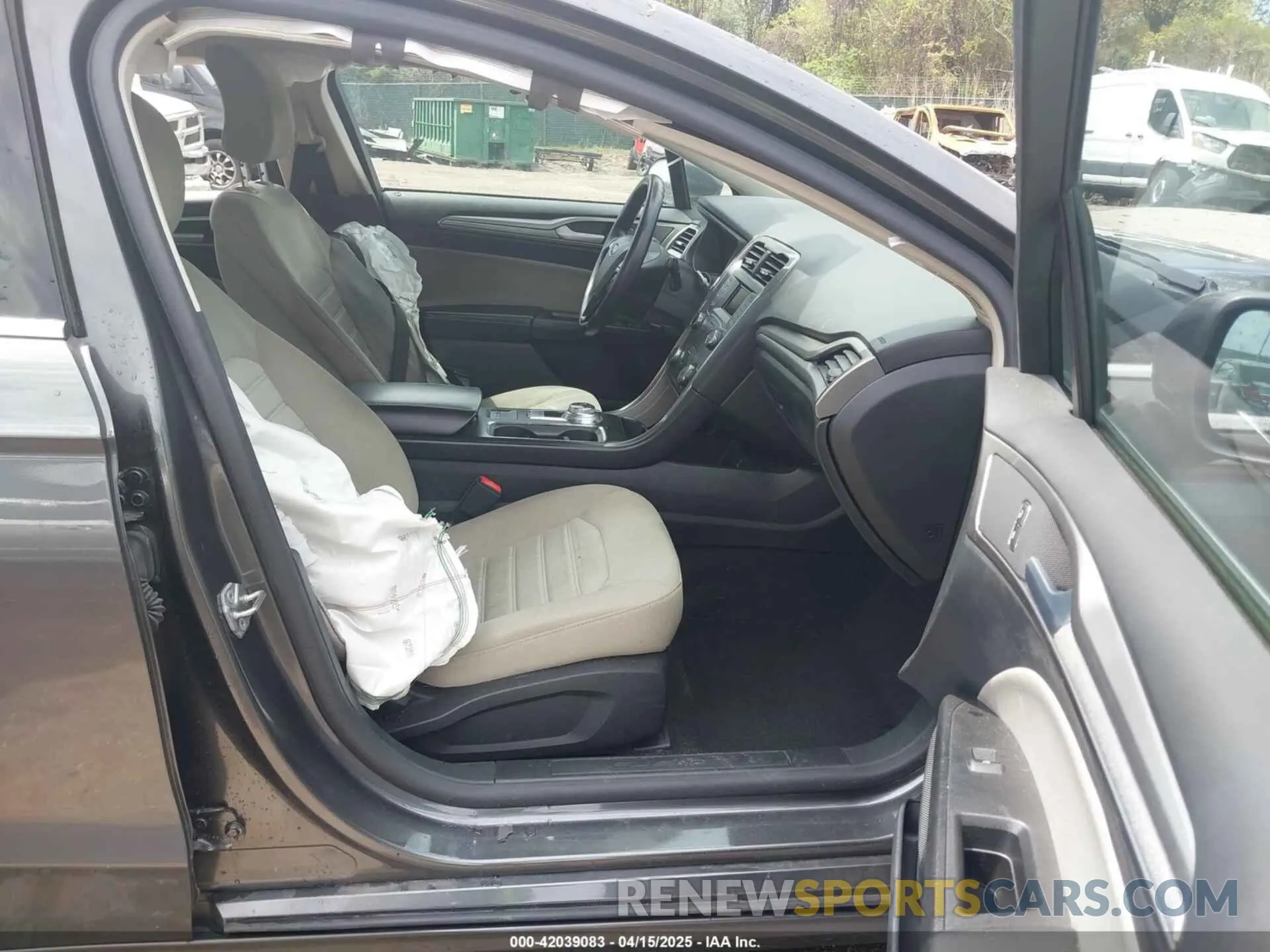 5 fotografías del automóvil dañado 3FA6P0G76KR247492 FORD FUSION 2019