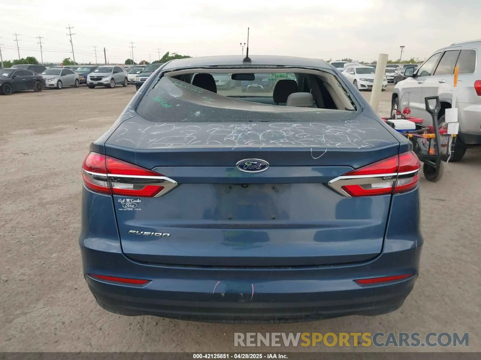16 fotografías del automóvil dañado 3FA6P0G79KR148004 FORD FUSION 2019