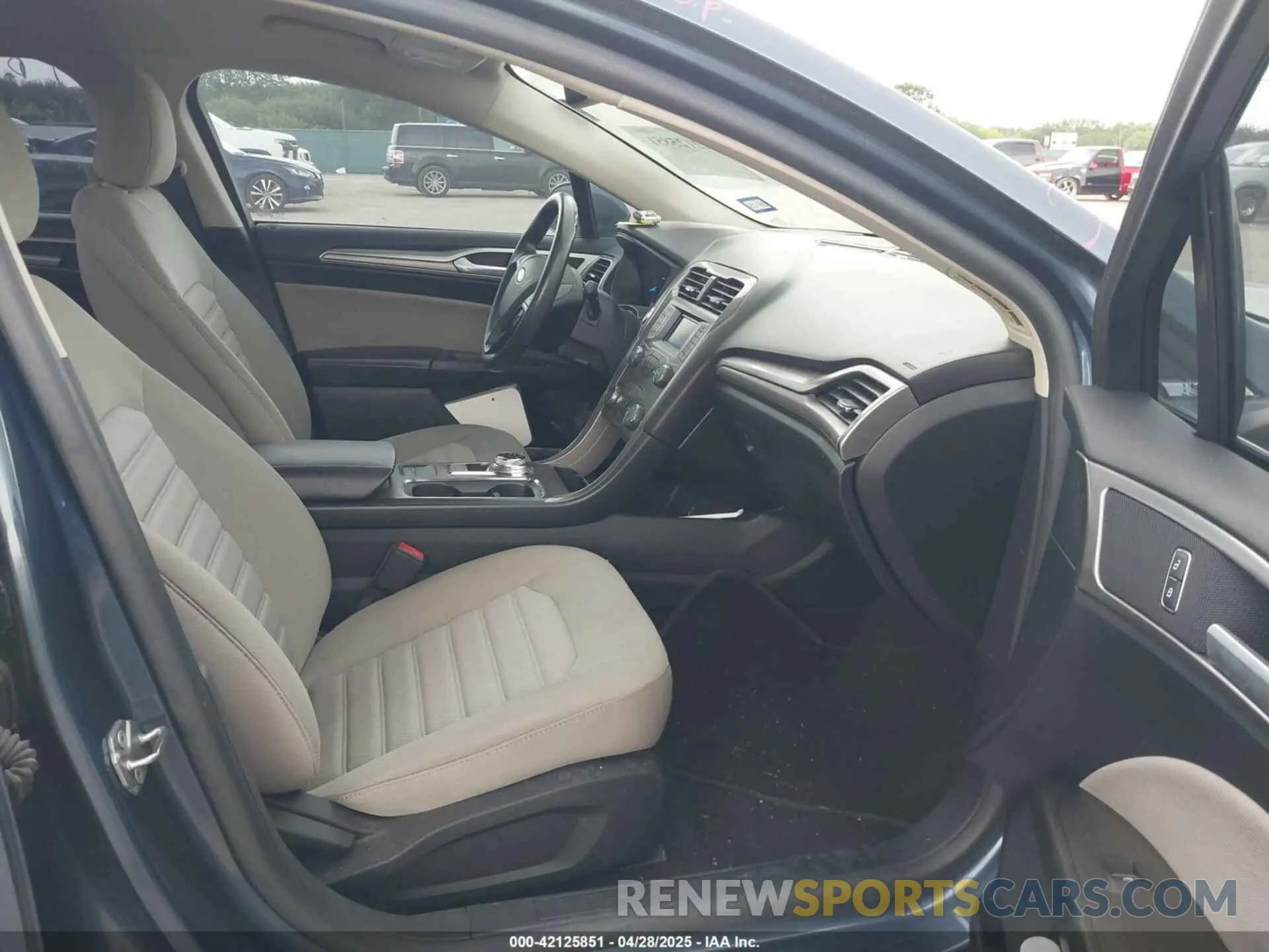 5 fotografías del automóvil dañado 3FA6P0G79KR148004 FORD FUSION 2019