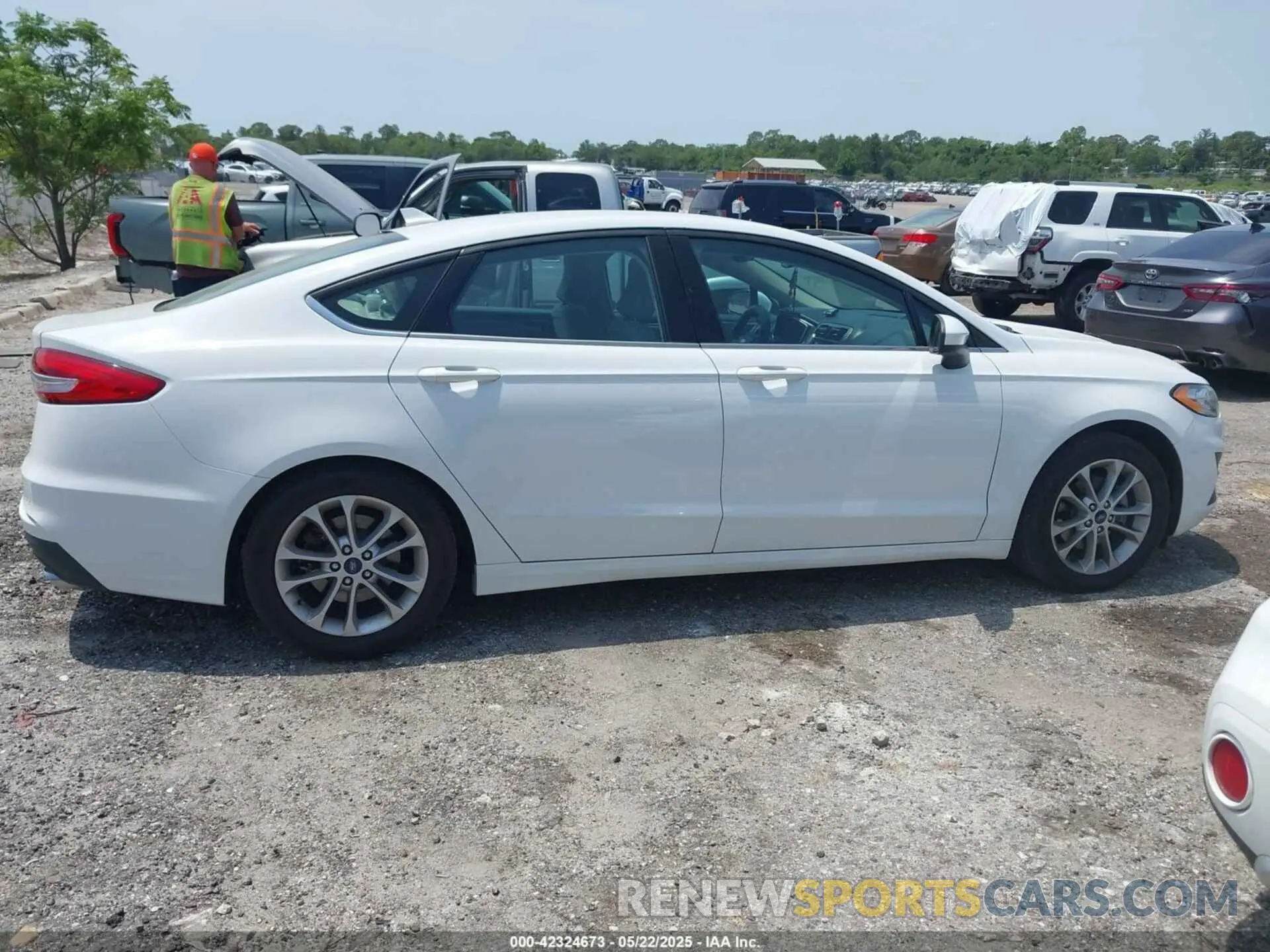 13 fotografías del automóvil dañado 3FA6P0HD0KR145819 FORD FUSION 2019