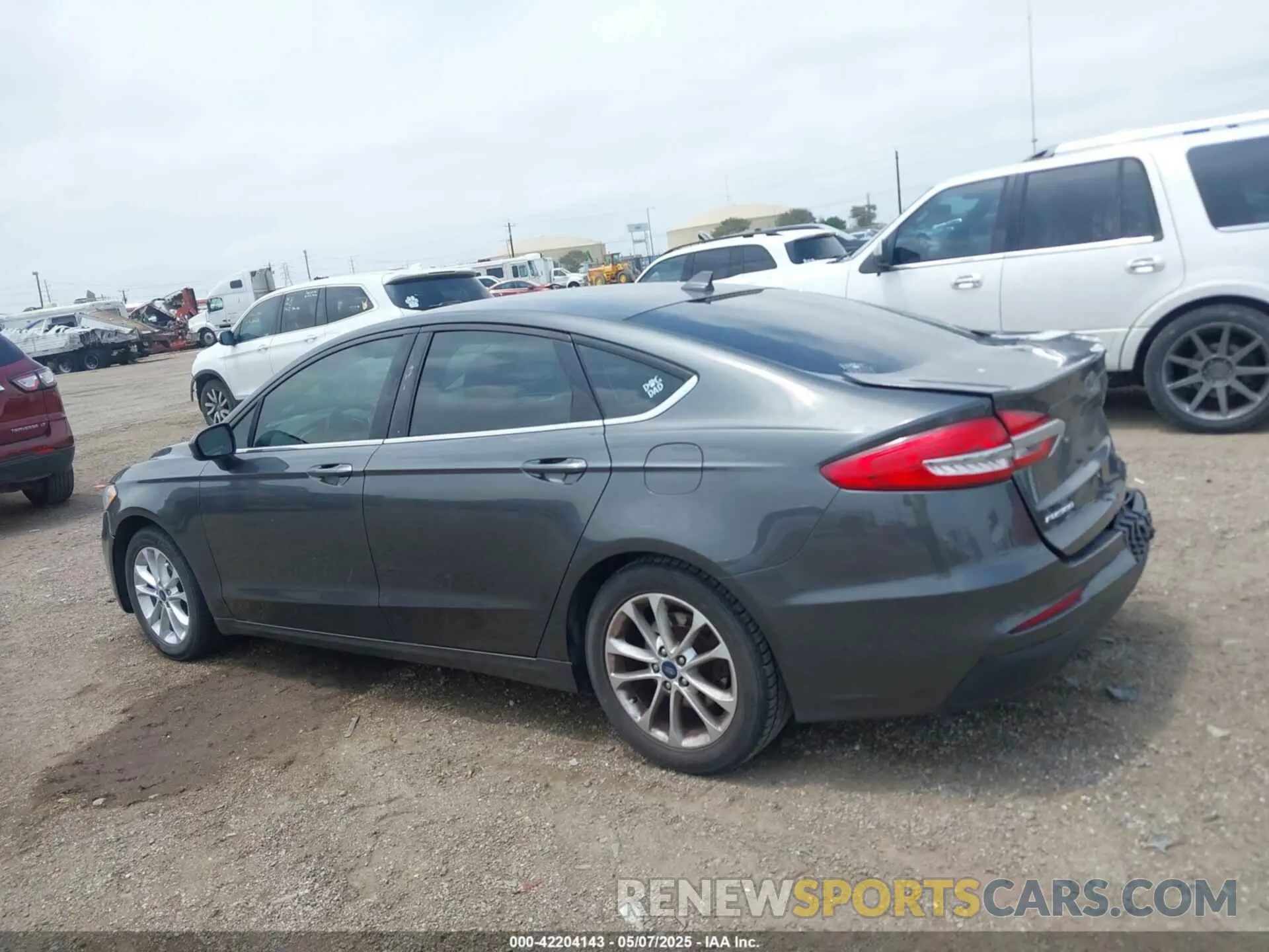 15 fotografías del automóvil dañado 3FA6P0HD1KR170552 FORD FUSION 2019