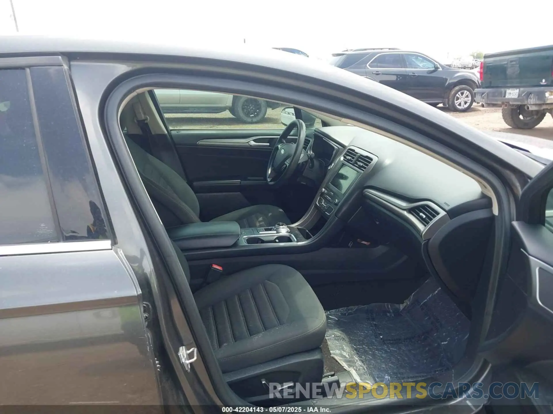 5 fotografías del automóvil dañado 3FA6P0HD1KR170552 FORD FUSION 2019