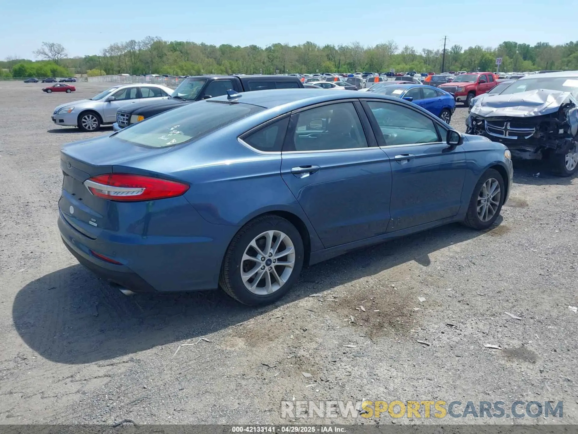 4 fotografías del automóvil dañado 3FA6P0HD2KR126379 FORD FUSION 2019