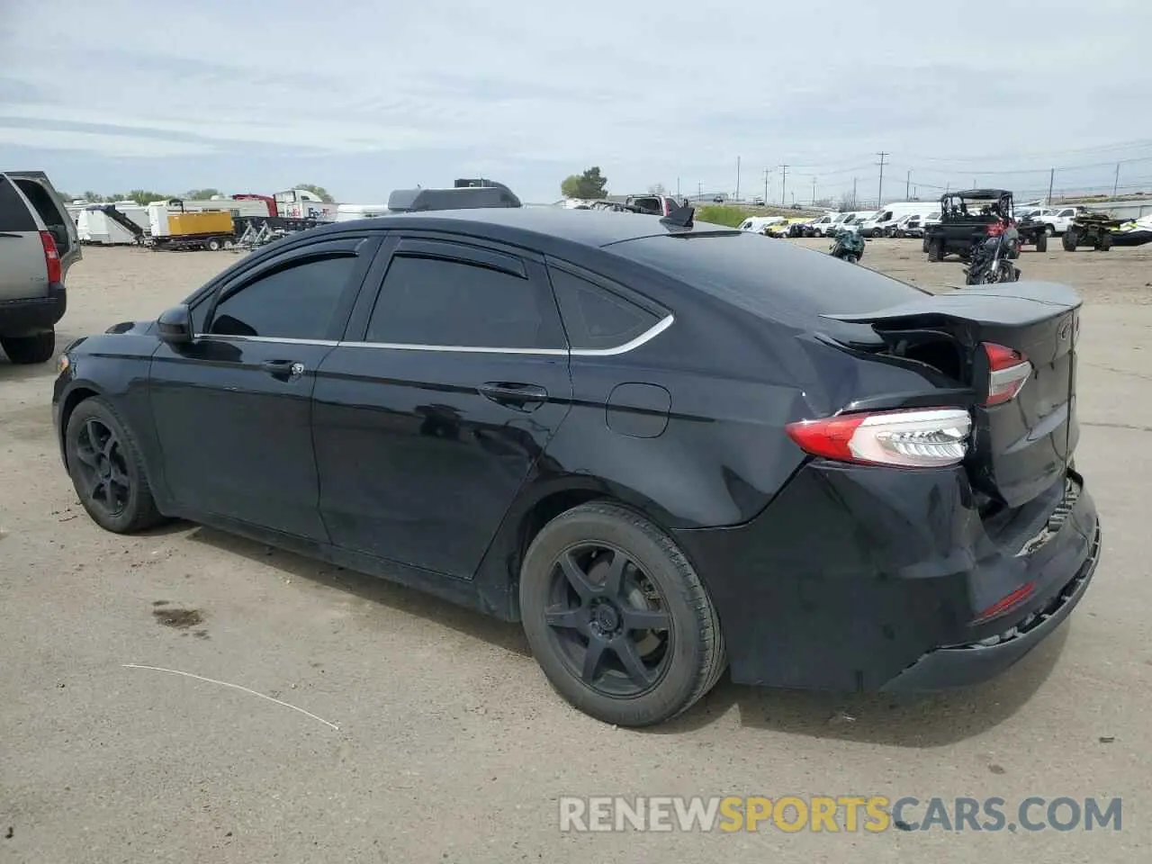 2 fotografías del automóvil dañado 3FA6P0HD2KR284785 FORD FUSION 2019